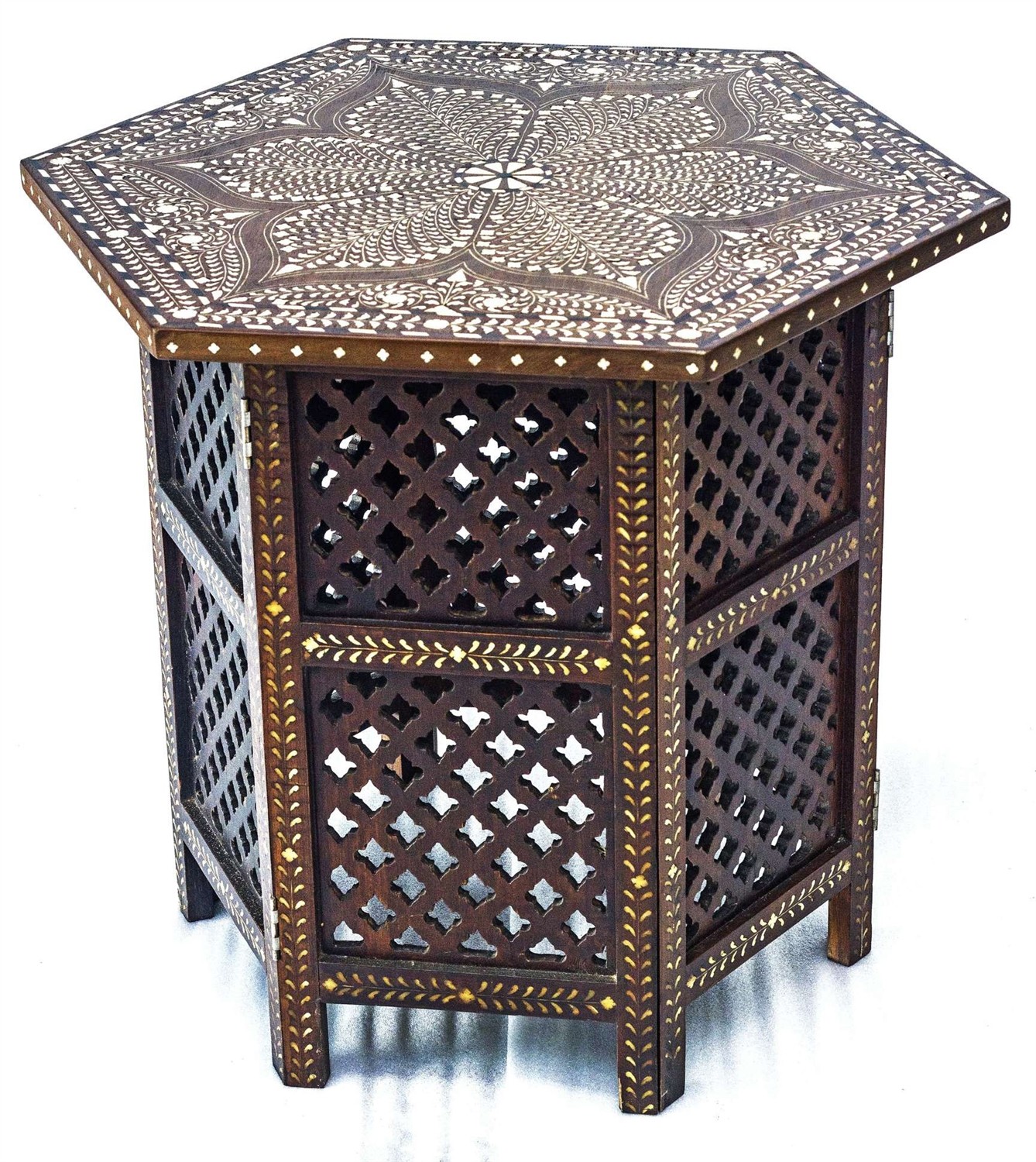Столик в марокканском стиле