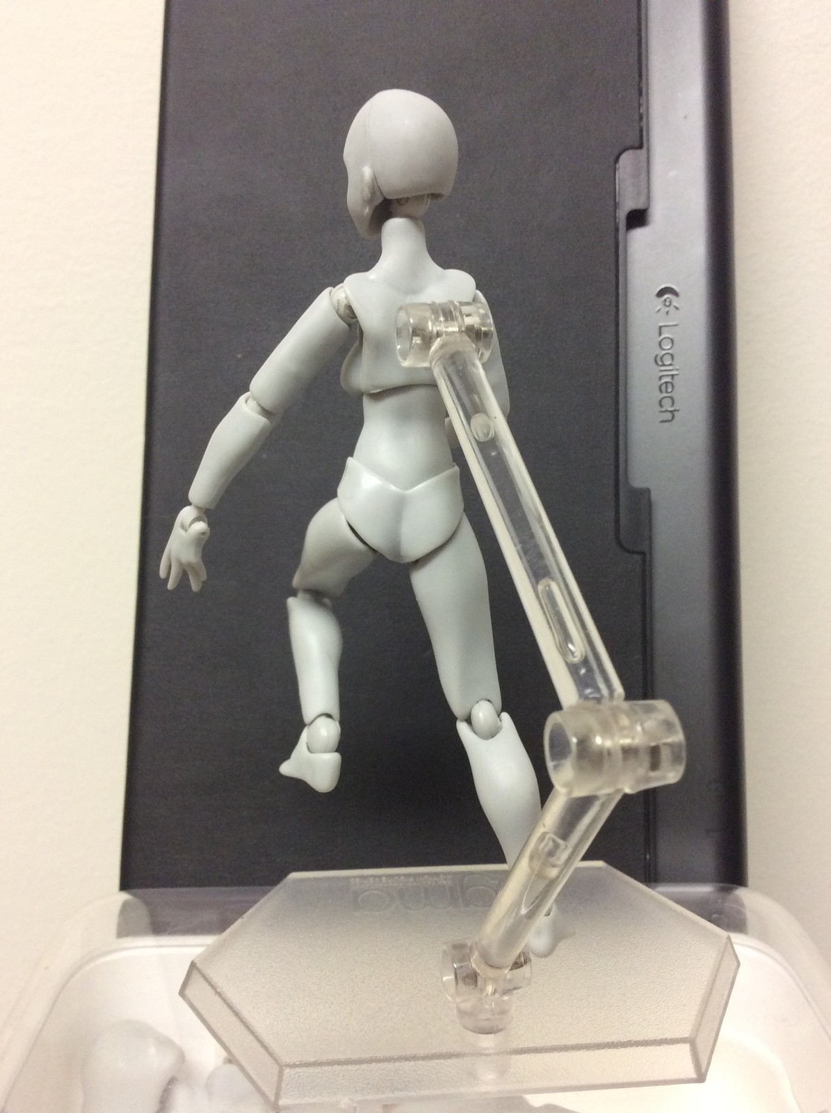 Figure pose reference (used in tandem with the other due to the support arm blocking view)