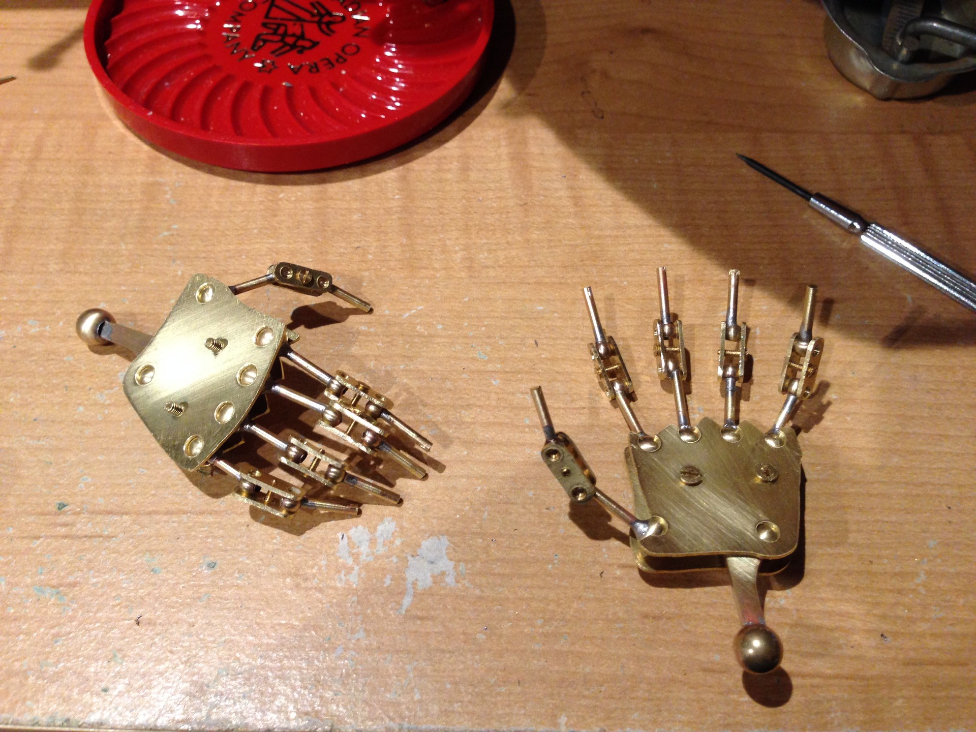 Kristoffer ManserHart Articulated ball joint hands.