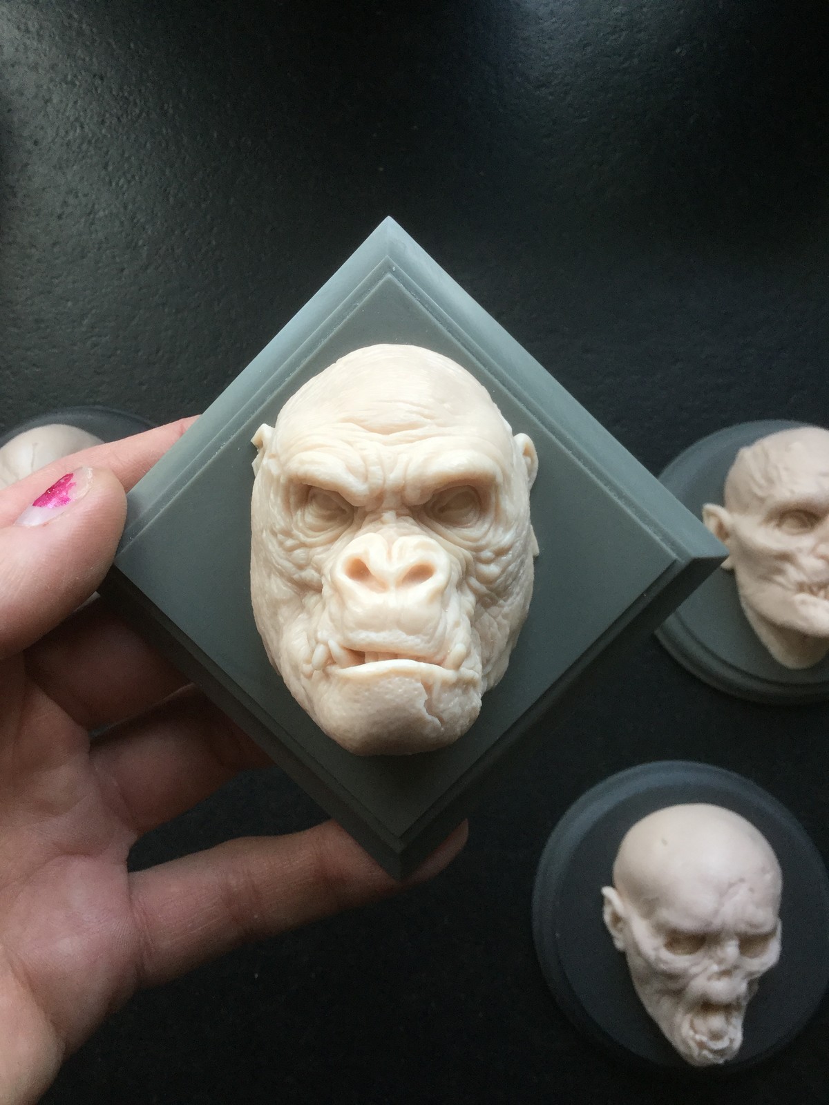 Gorilla/ cast resin