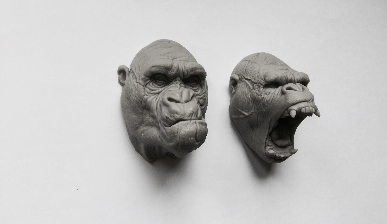 Gorillas/cast resin/2,5 inches