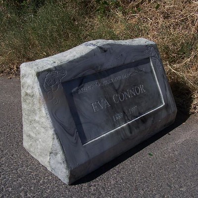 Charles wills eva connor angle marker marble sized 09 36712 1024x1024