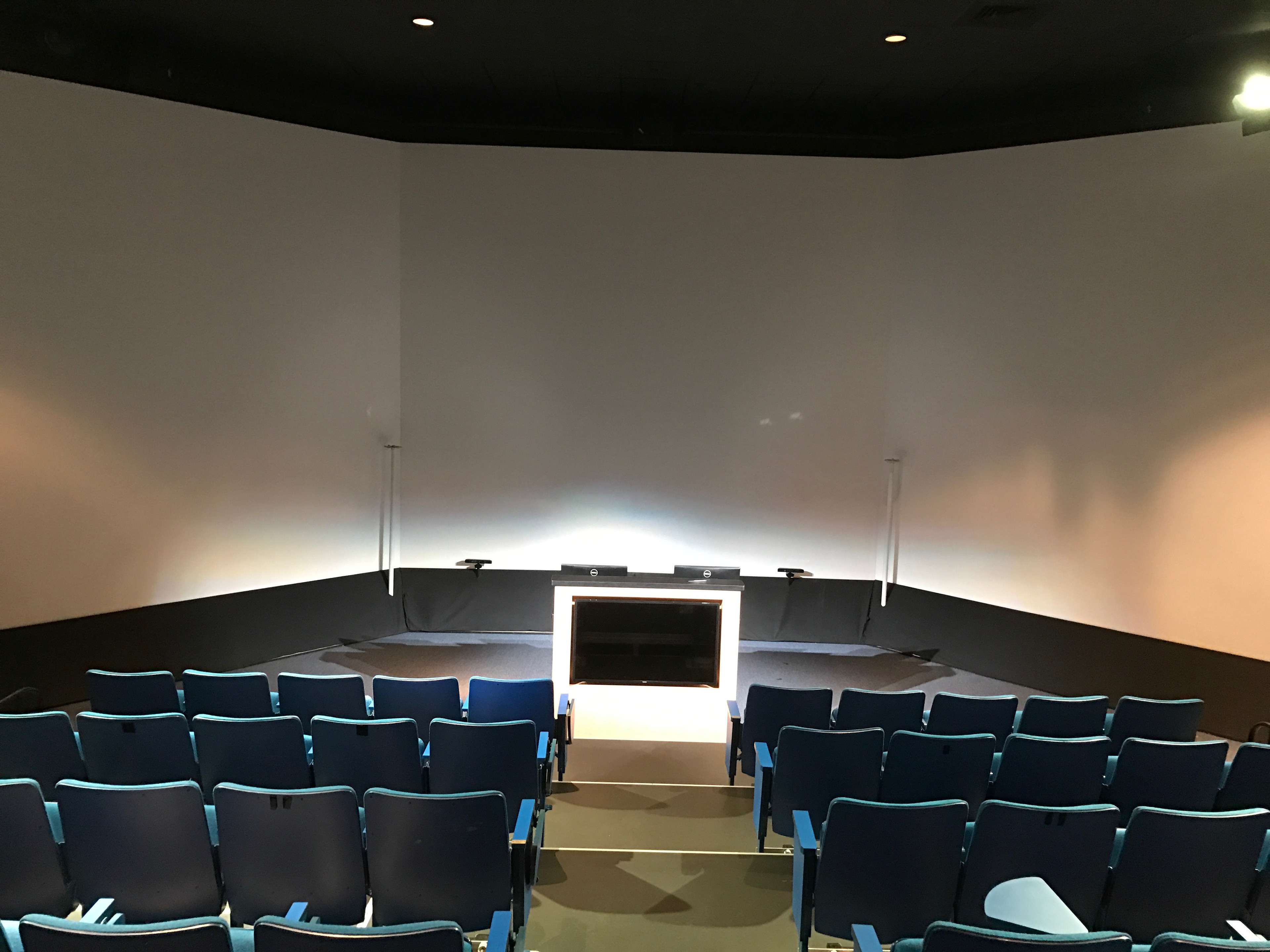Example of the theater where the project is played