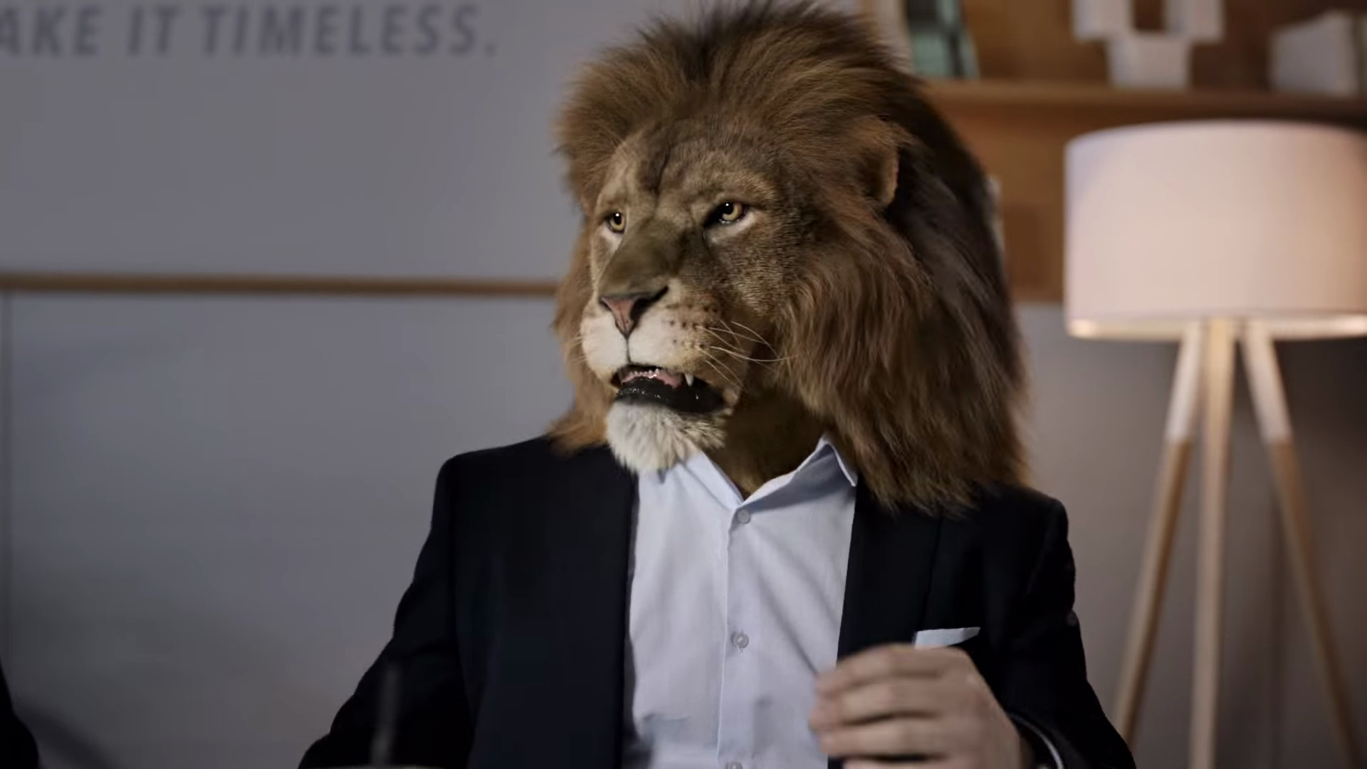 Костюм Льва. Человек Лев. Человек Лев из рекламы. Стильный Лев.