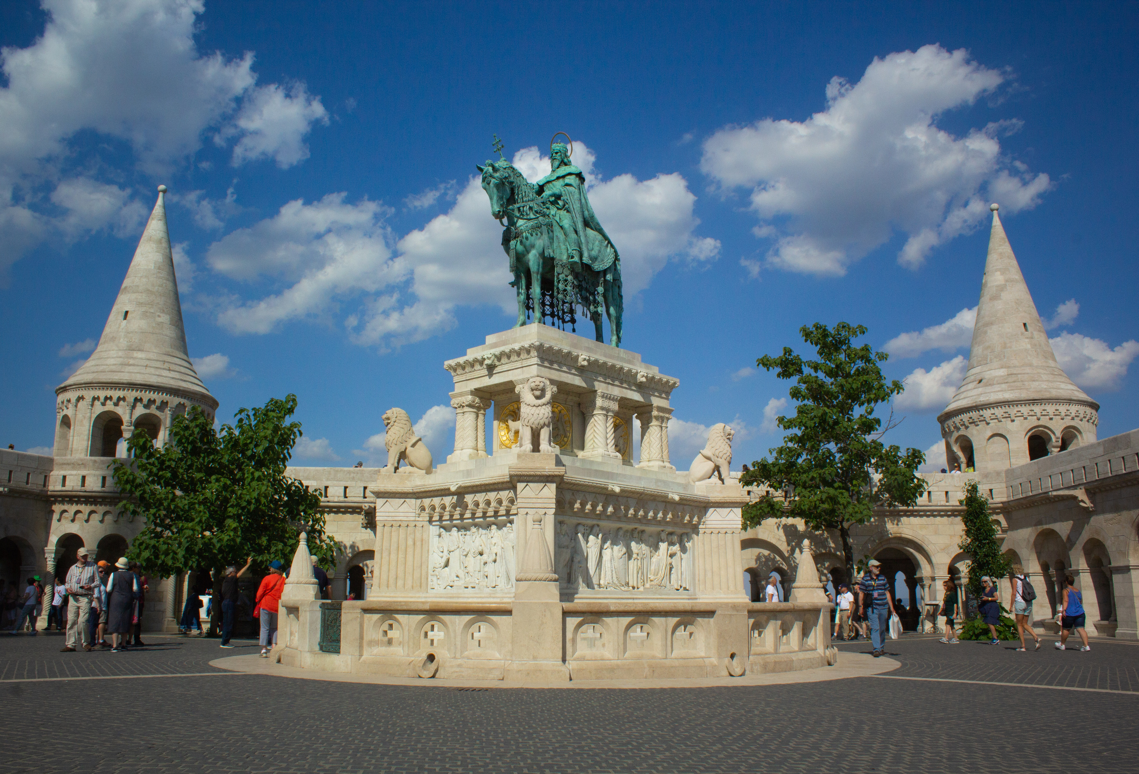 Location: Halászbástya (Fisherman's Bastion)
Statue: Szent István szobra
