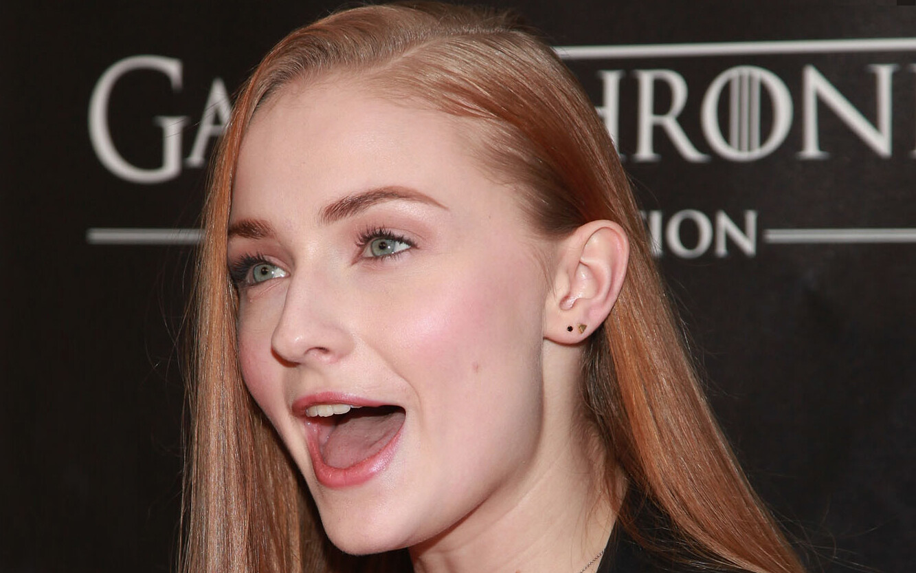 Sophie Turner Cleavage