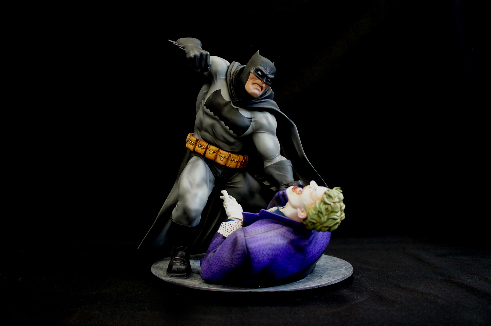 Frank Miller Dark Knight Batman vs Joker Diorama Art Statue 