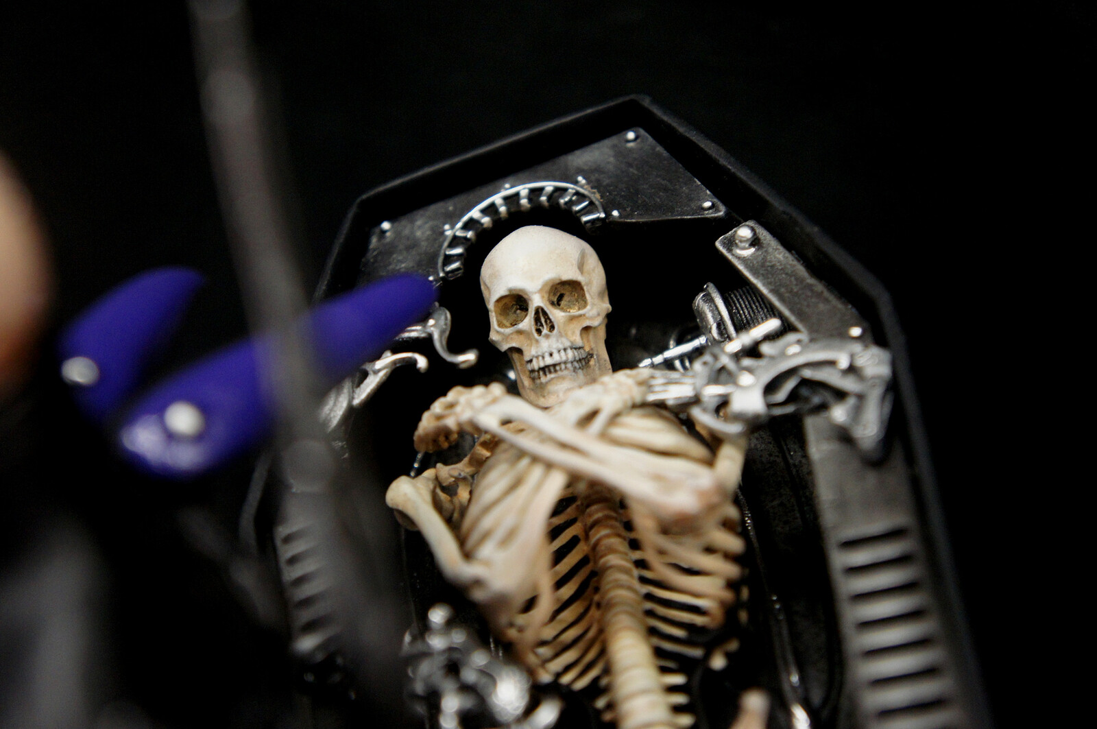 Yasushi Nirasawa: Punishment Sodo Coffin Art Statue