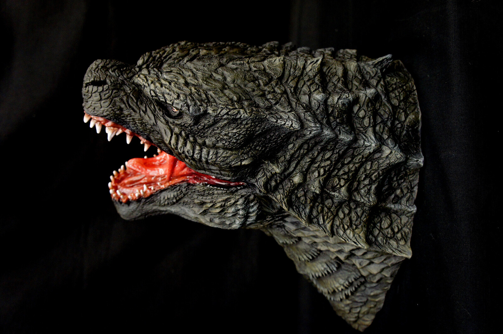 Godzilla 2014 Head Studio Scale Wall-Hanger 
https://www.solidart.club/