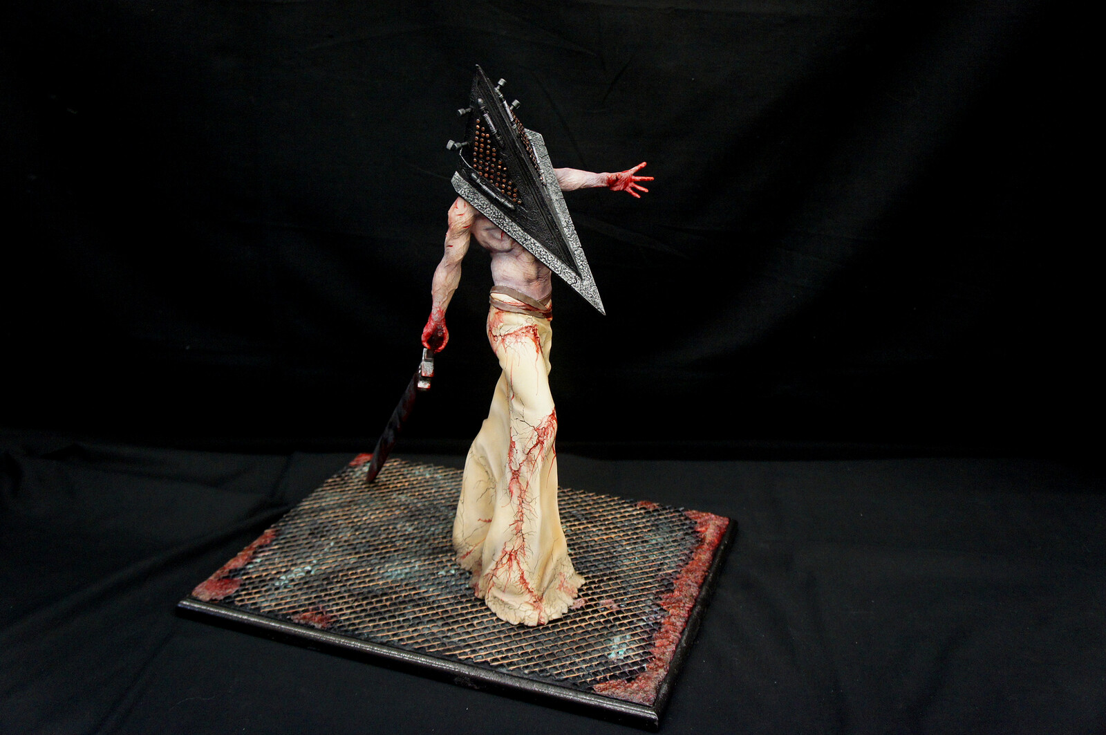 Hellpainter: Silent Hill Bogeyman Art Statue DX
https://www.solidart.club/
