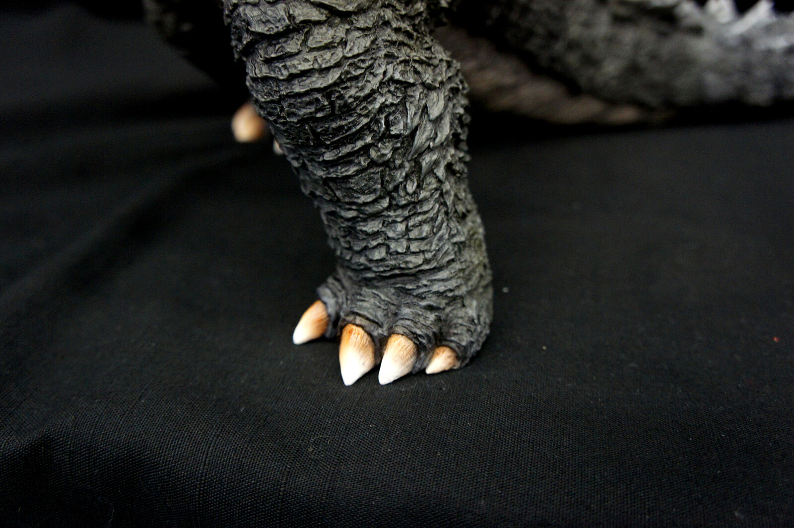 2014 Godzilla 30 cm Art Statue
https://www.solidart.club/