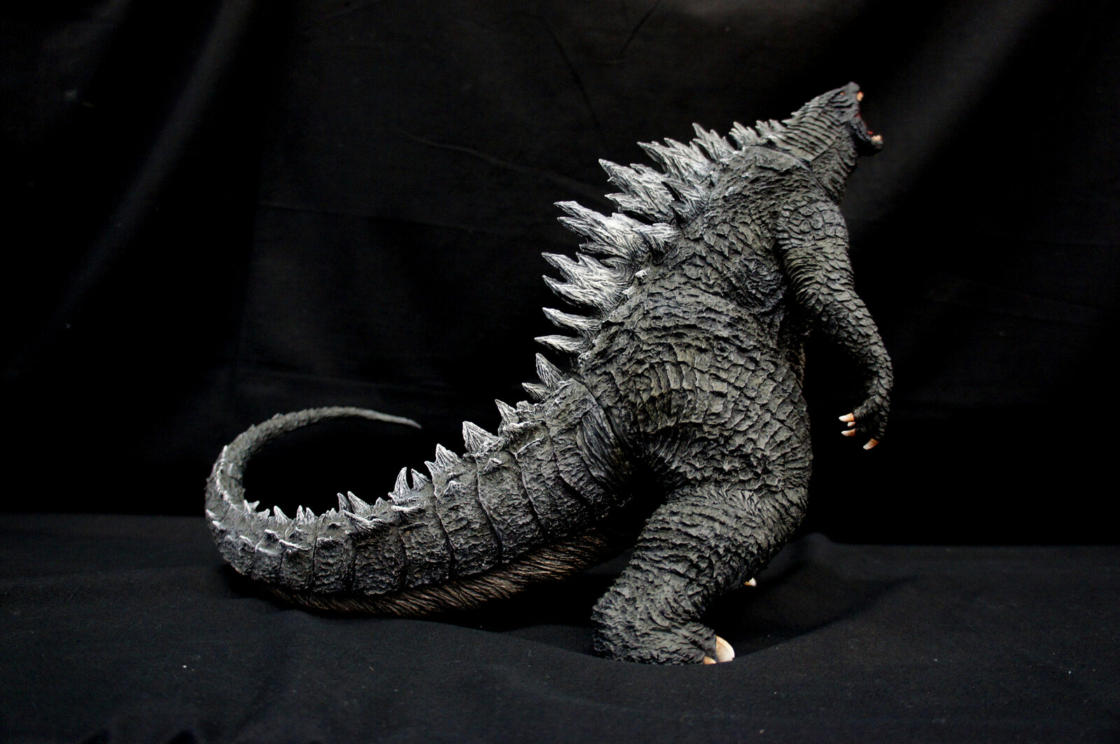 2014 Godzilla 30 cm Art Statue
https://www.solidart.club/