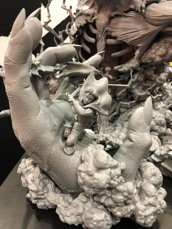 shingeki no kyojin statues