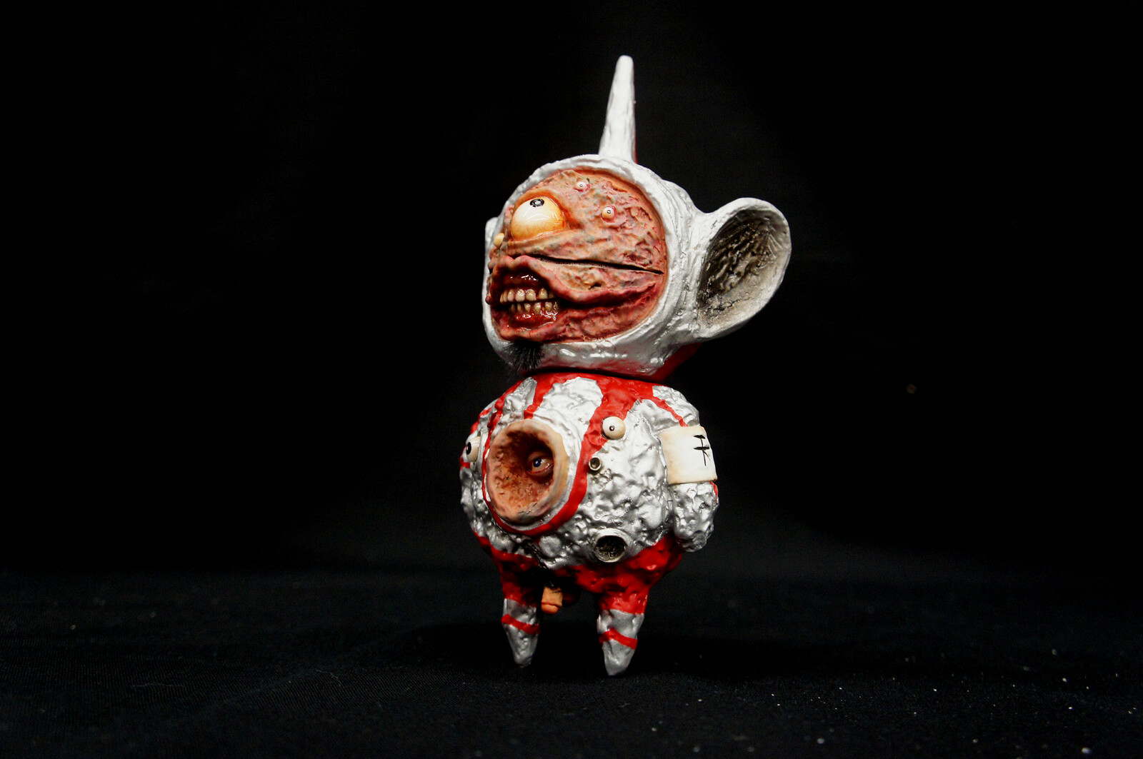Telemimi in Ultraman Suit Art Statue 
https://www.solidart.club/