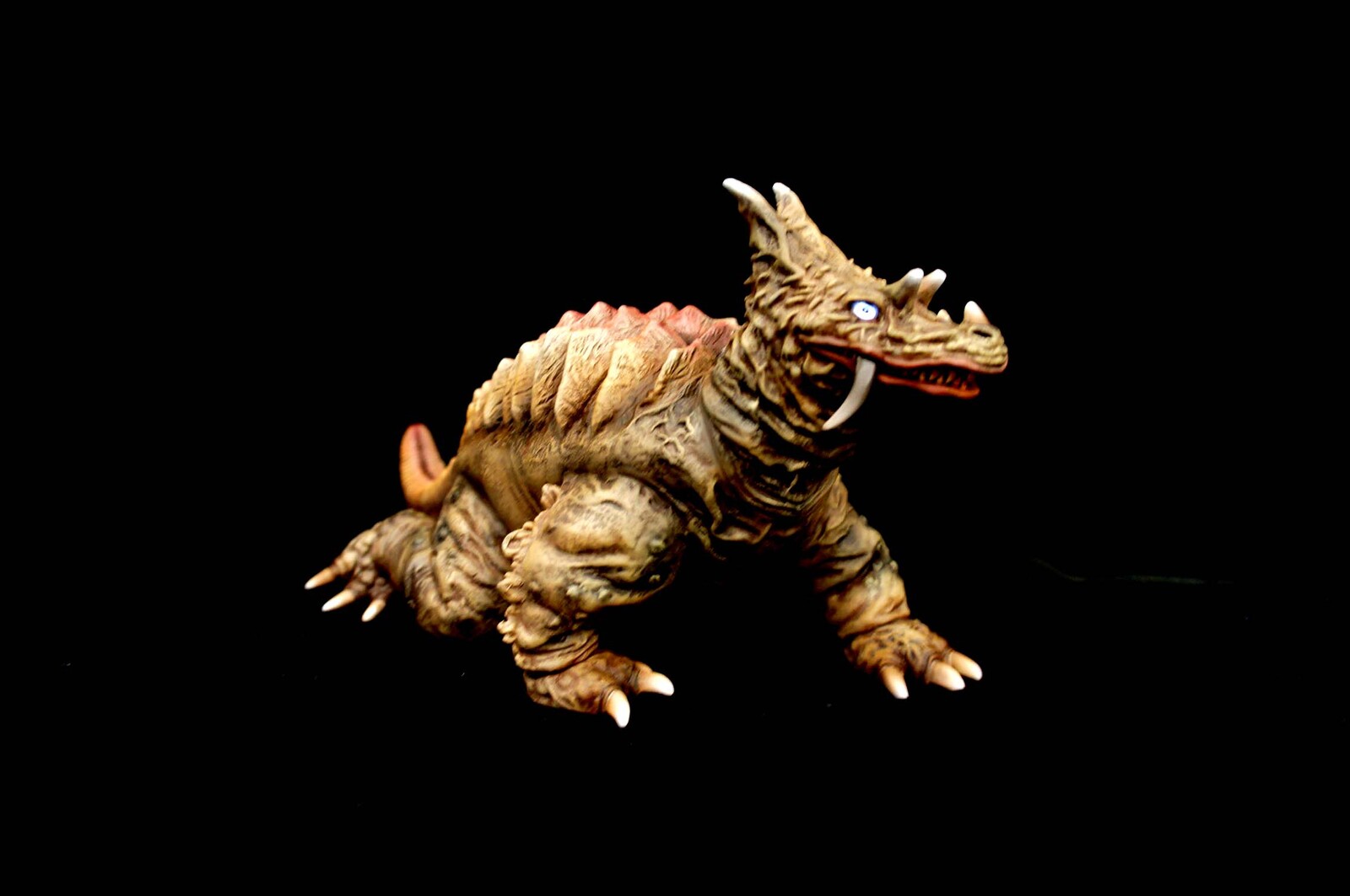 Rainbow's Egg Pagos Art Statue  ウルトラQ 虹の卵 パゴス 地底怪獣 
https://www.solidart.club/