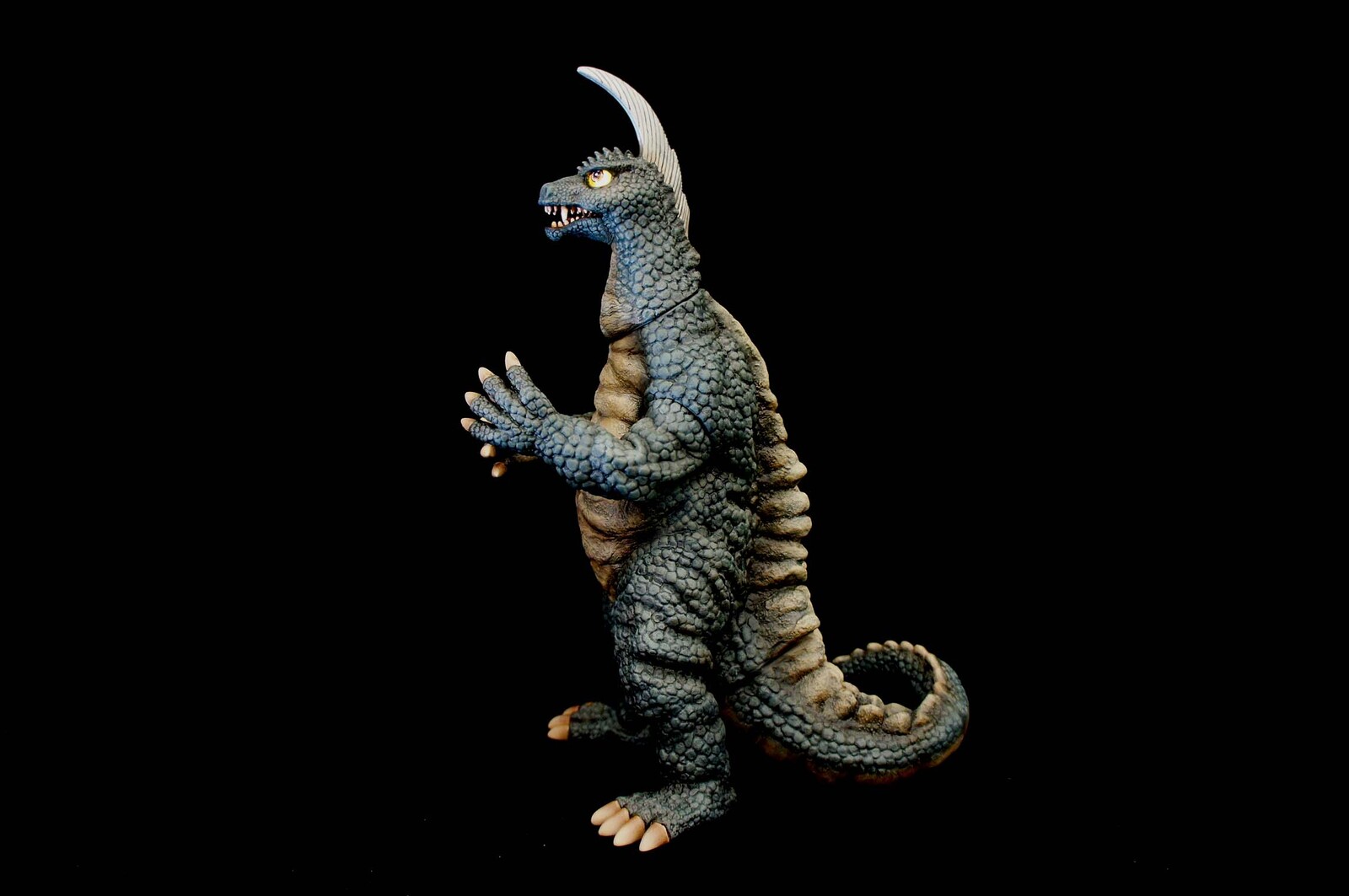Ultra Kaiju Arstron Art Statue 帰ってきたウルトラマン アーストロン
https://www.solidart.club/
