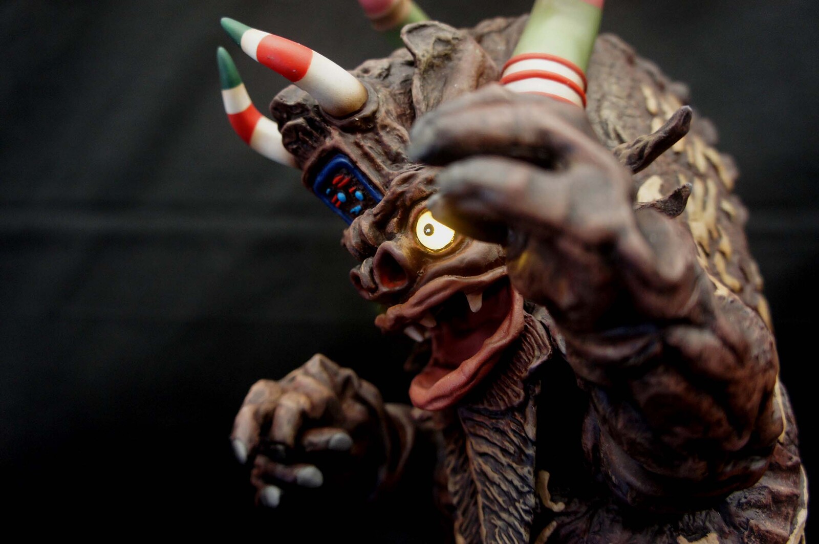 Miclas Capsule monster Art Statue ミクラス カプセル怪獣 
https://www.solidart.club/