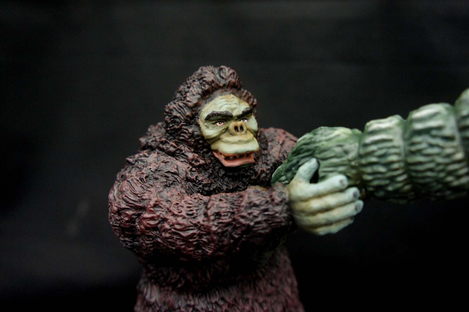 Godzilla vs  Kong Art Statue キングコング対ゴジラ
https://www.solidart.club/