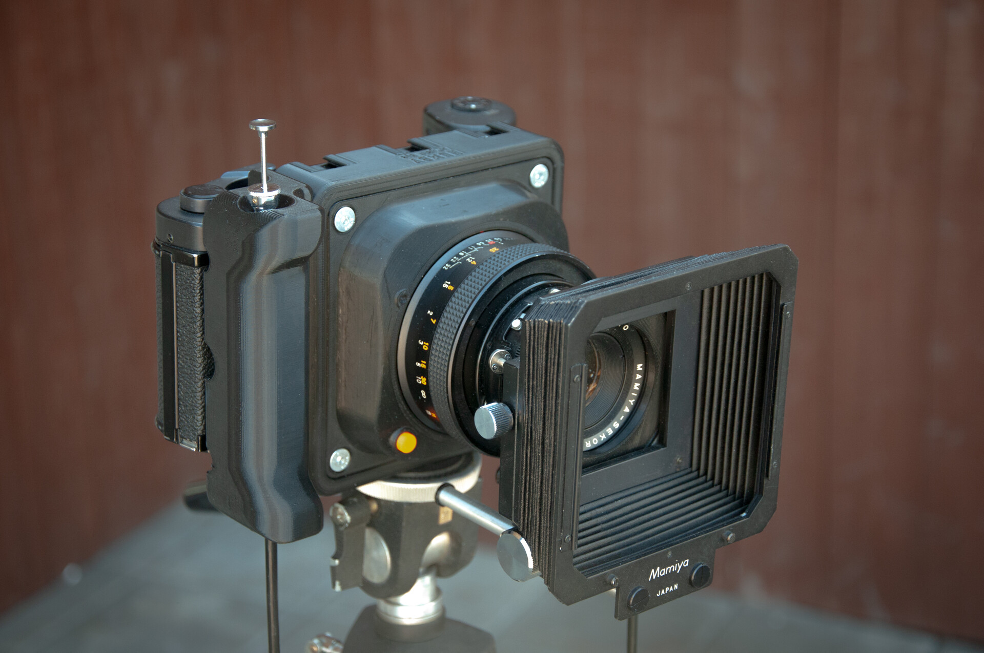 damien-a-w-humby-argent-eye-3d-printable-medium-format-camera-april