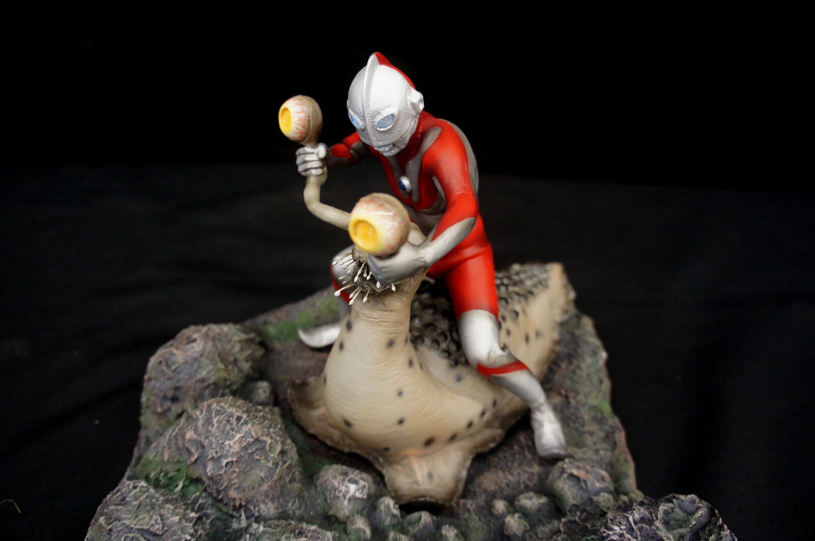 Namegon vs Ultraman Art Statue ナメゴン対ウルトラマン 
https://www.solidart.club/
