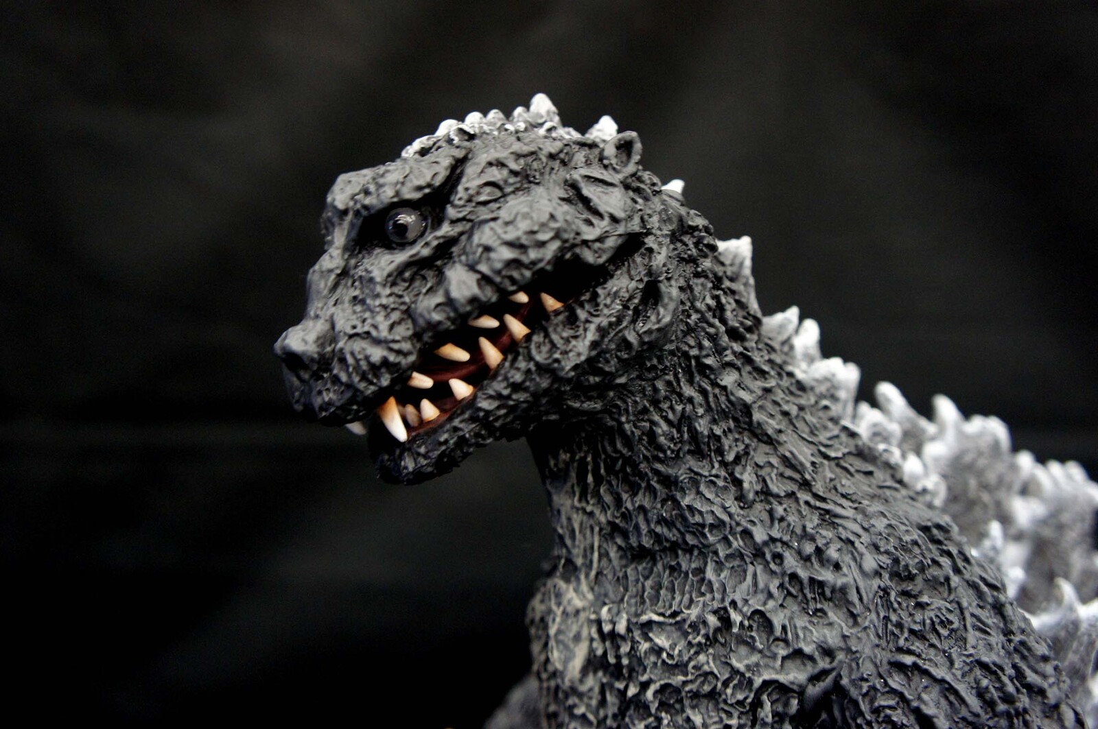 54 Godzilla pamphlet poster version Art Statue 
ゴジラ パンフレット ポスター版  完成品
https://www.solidart.club