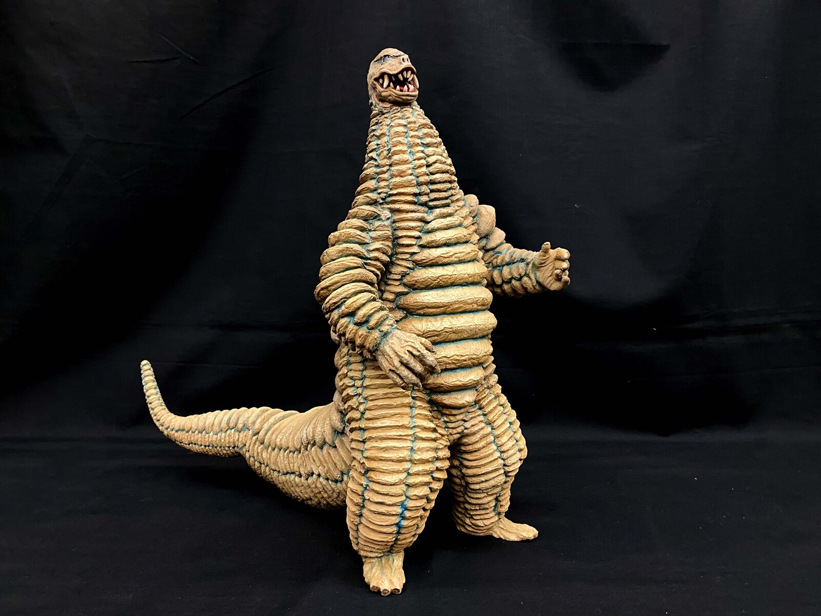 Ultra Kaiju Red King Art Statue どくろ怪獣レッドキング 完成品
https://www.solidart.club/ 