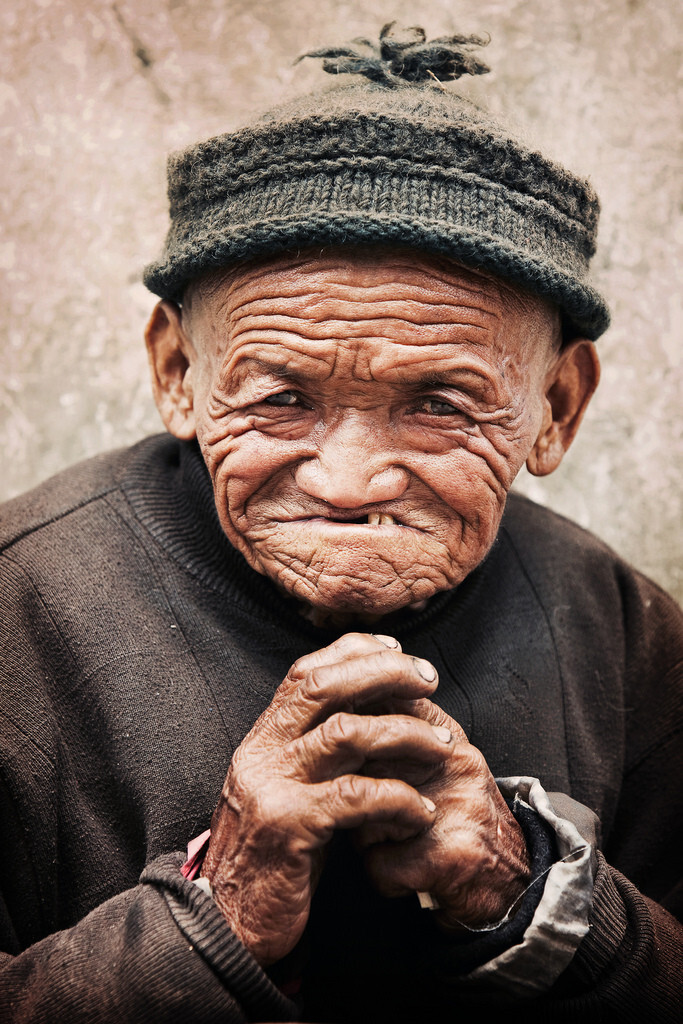 Бабушка с морщинами. Портрет пенсионера. Стареющие лица. Extremely old. Extremely old.