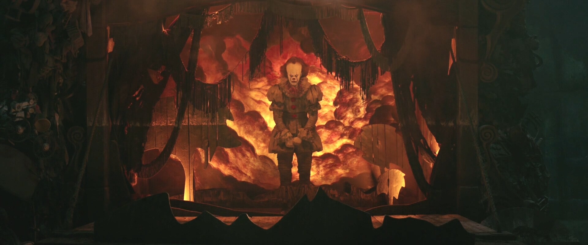 Клоун пеннивайз танцует гиф. Оно 2 клоун пеннивайз танцует. Танец из оно. Танцующий клоун из оно. Клоун пеннивайз танцует.