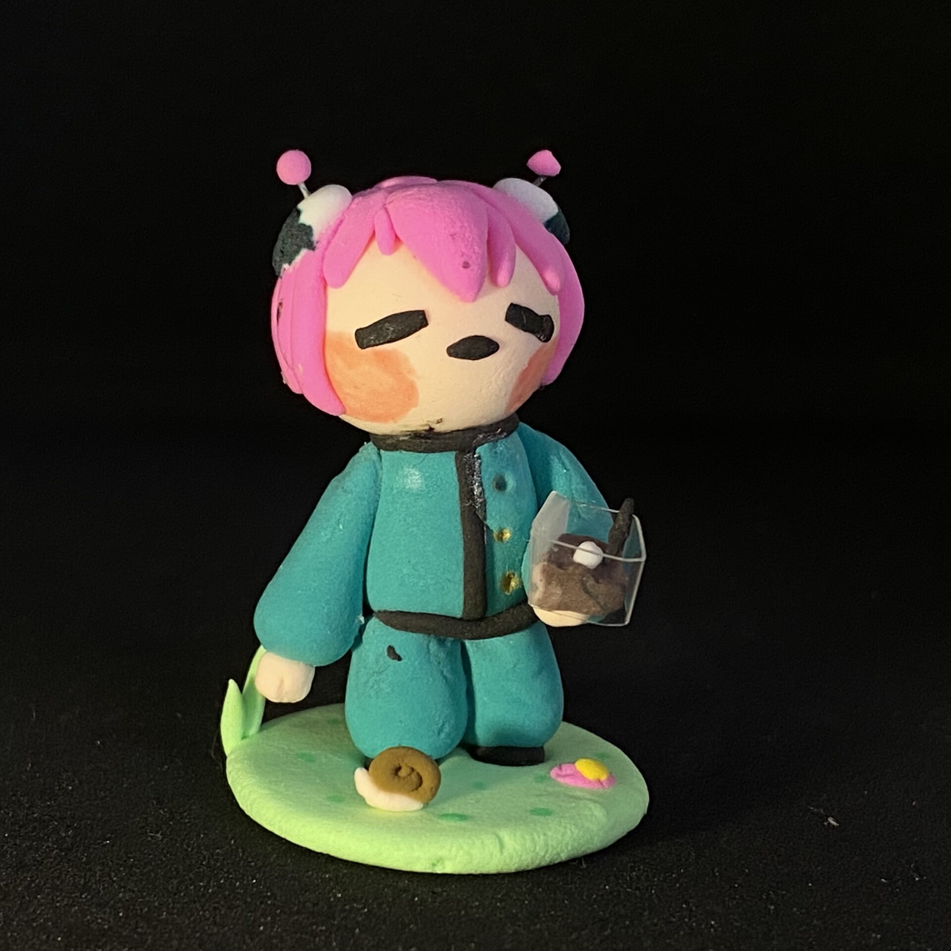 Piesku Draws Saiki handmade clay figure