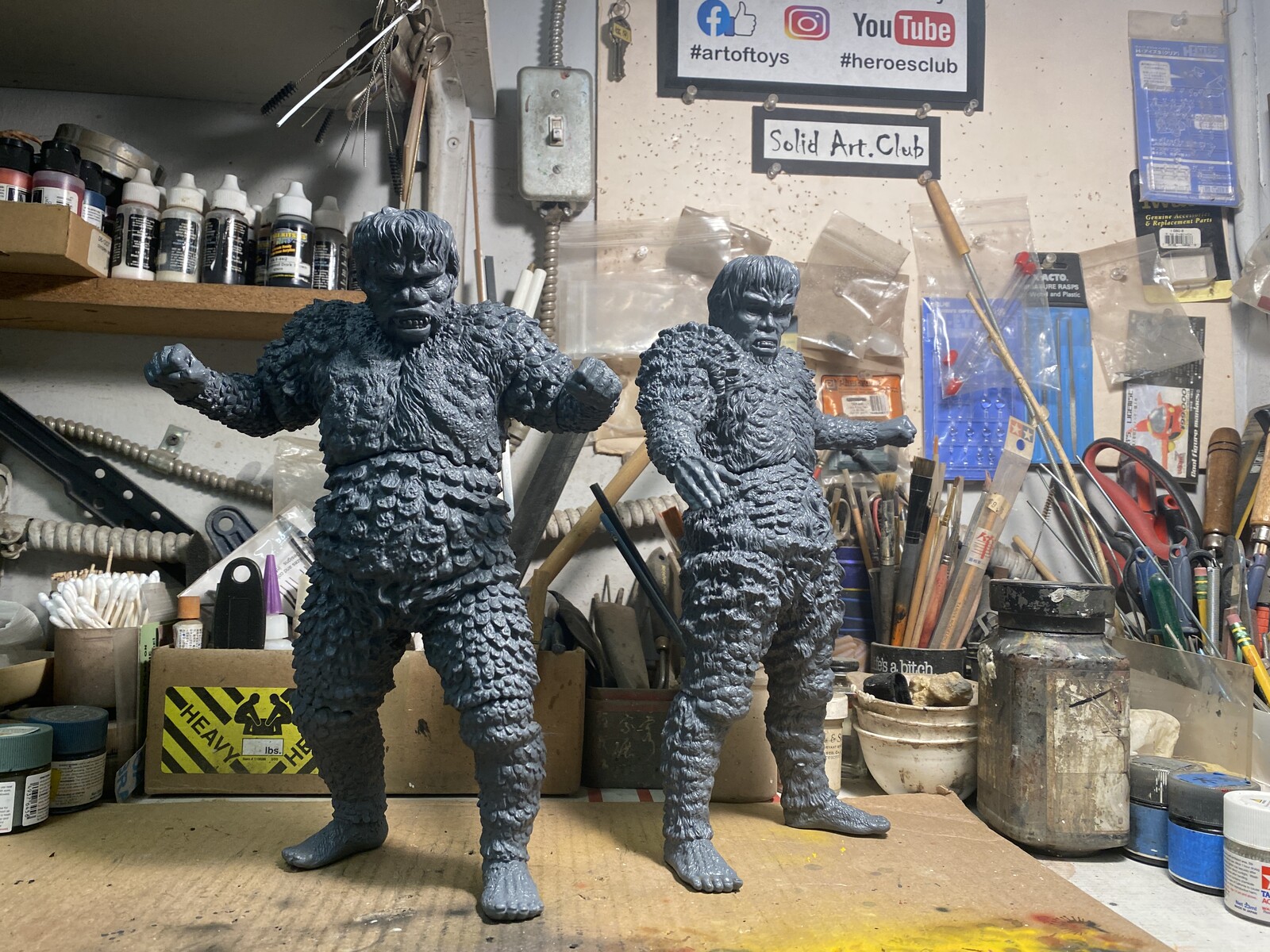 Sanda Vs Gaira The War Of The Gargantuas Art Statue
This piece is hand-painted and finished, 
with its own unique quality and detail 
that is the trademark of a handcrafted 
Art Of Toys custom product
https://www.solidart.club/