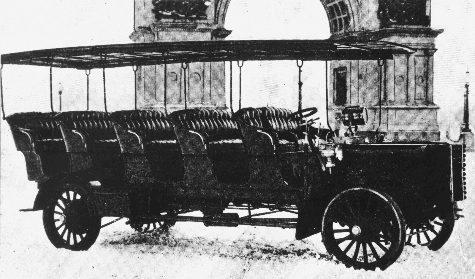 source
https://www.britannica.com/technology/bus-vehicle