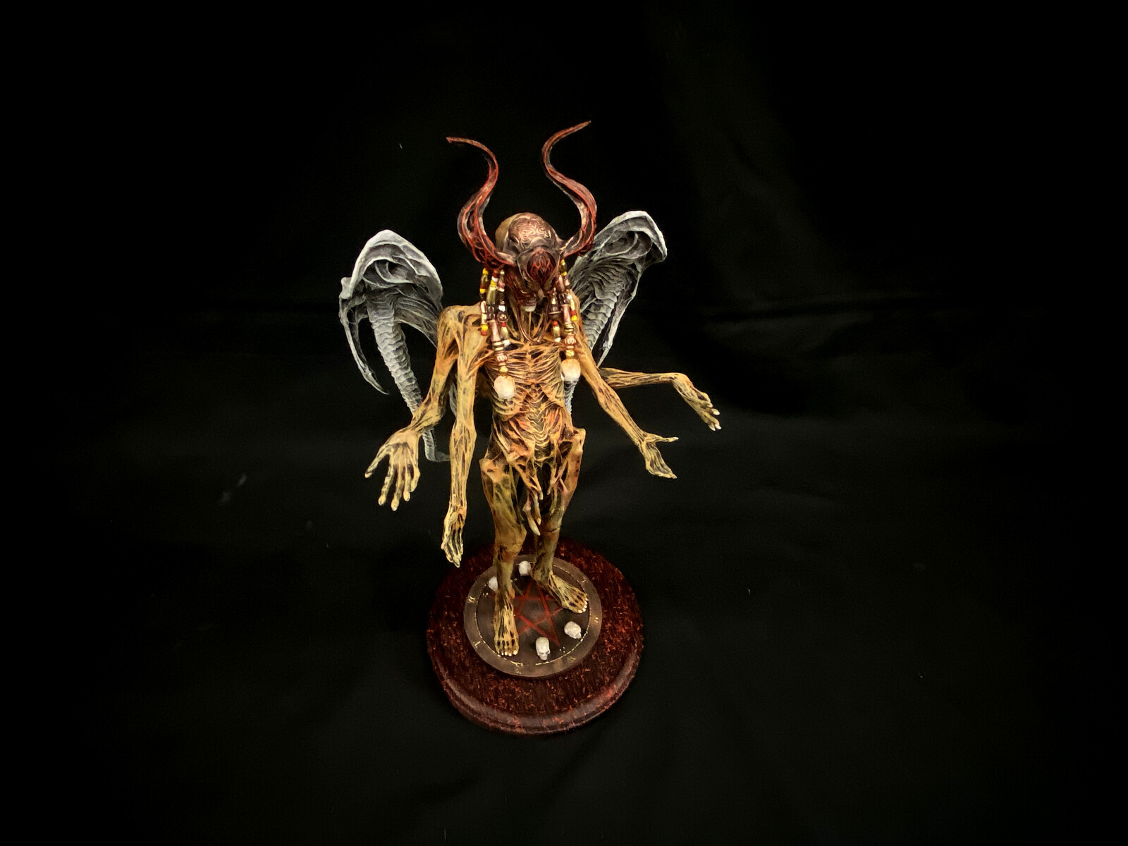 ASTAROTH Art Statue アスタロト 完成品
This piece is hand-painted and finished, 
with its own unique quality and detail 
that is the trademark of a handcrafted 
Art Of Toys custom product.
https://www.solidart.club/ 