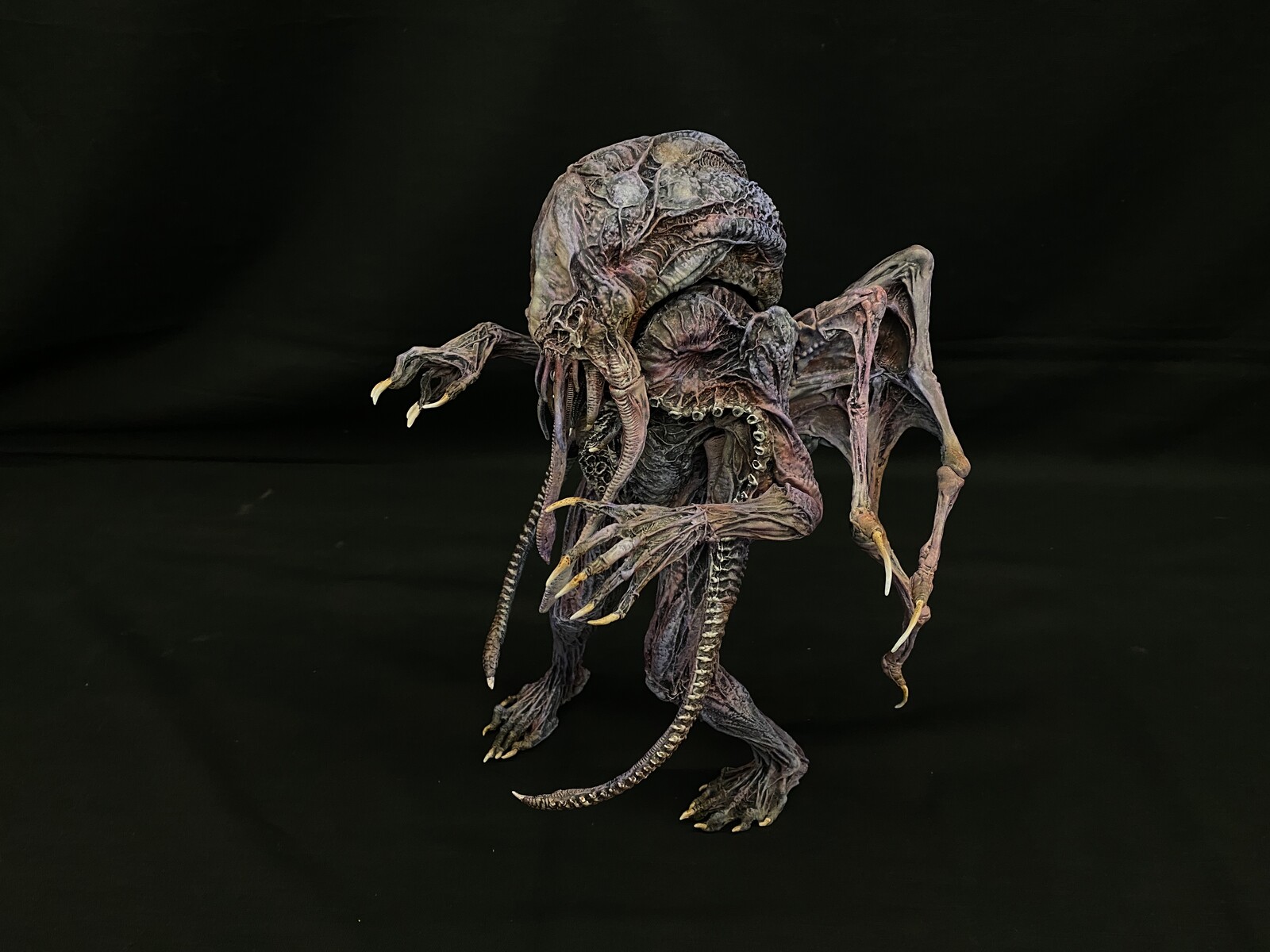 CALL OF CTHULHU 
This piece is hand-painted and finished, 
with its own unique quality and detail 
that is the trademark of a handcrafted 
Art Of Toys custom product.
https://www.solidart.club/