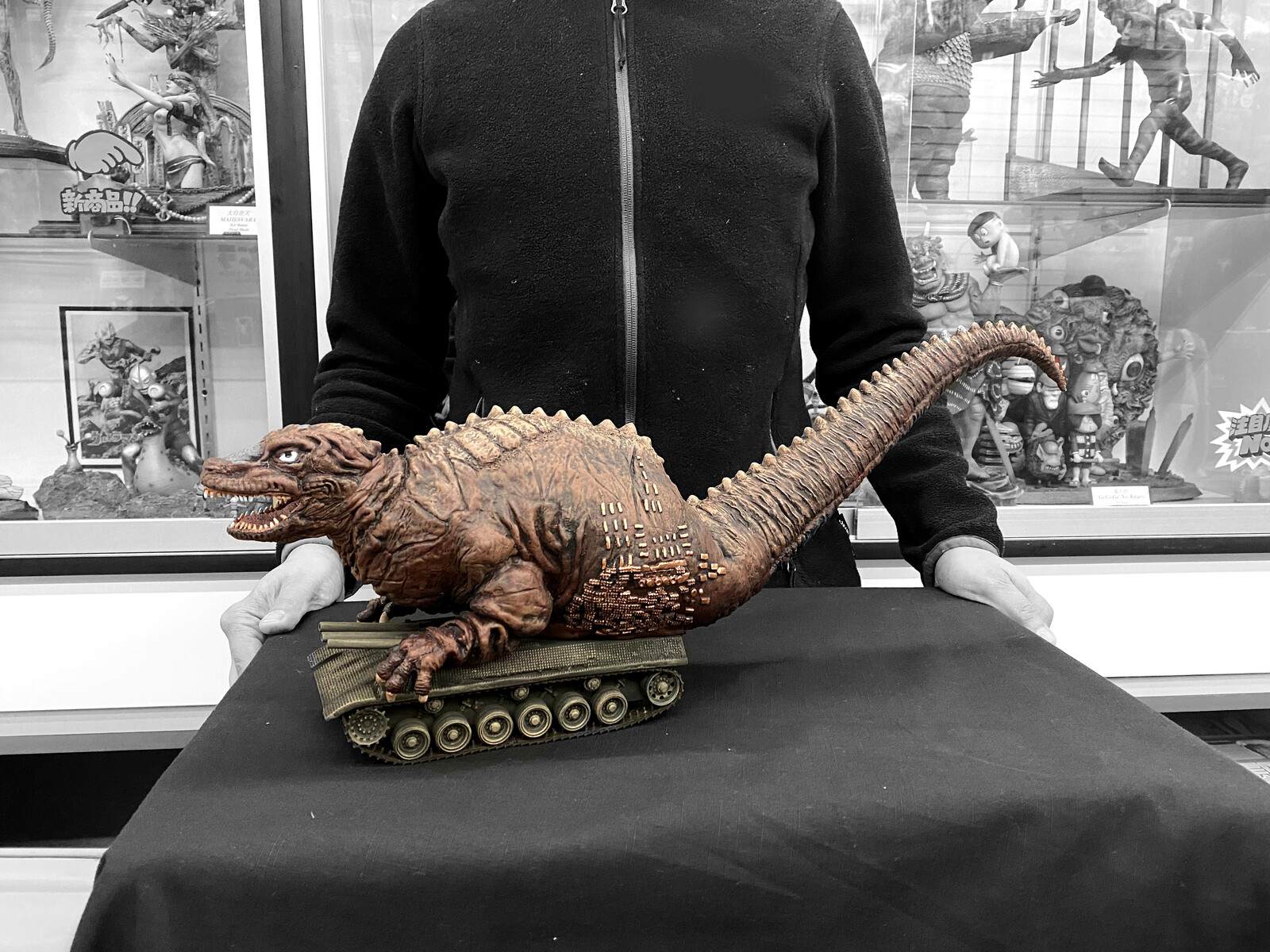 Dinosaur Tank Art Statue 「恐竜戦車」完成品
This piece is hand-painted and finished, 
with its own unique quality and detail 
that is the trademark of a handcrafted 
Art Of Toys custom product.
https://www.solidartclub.club/ 