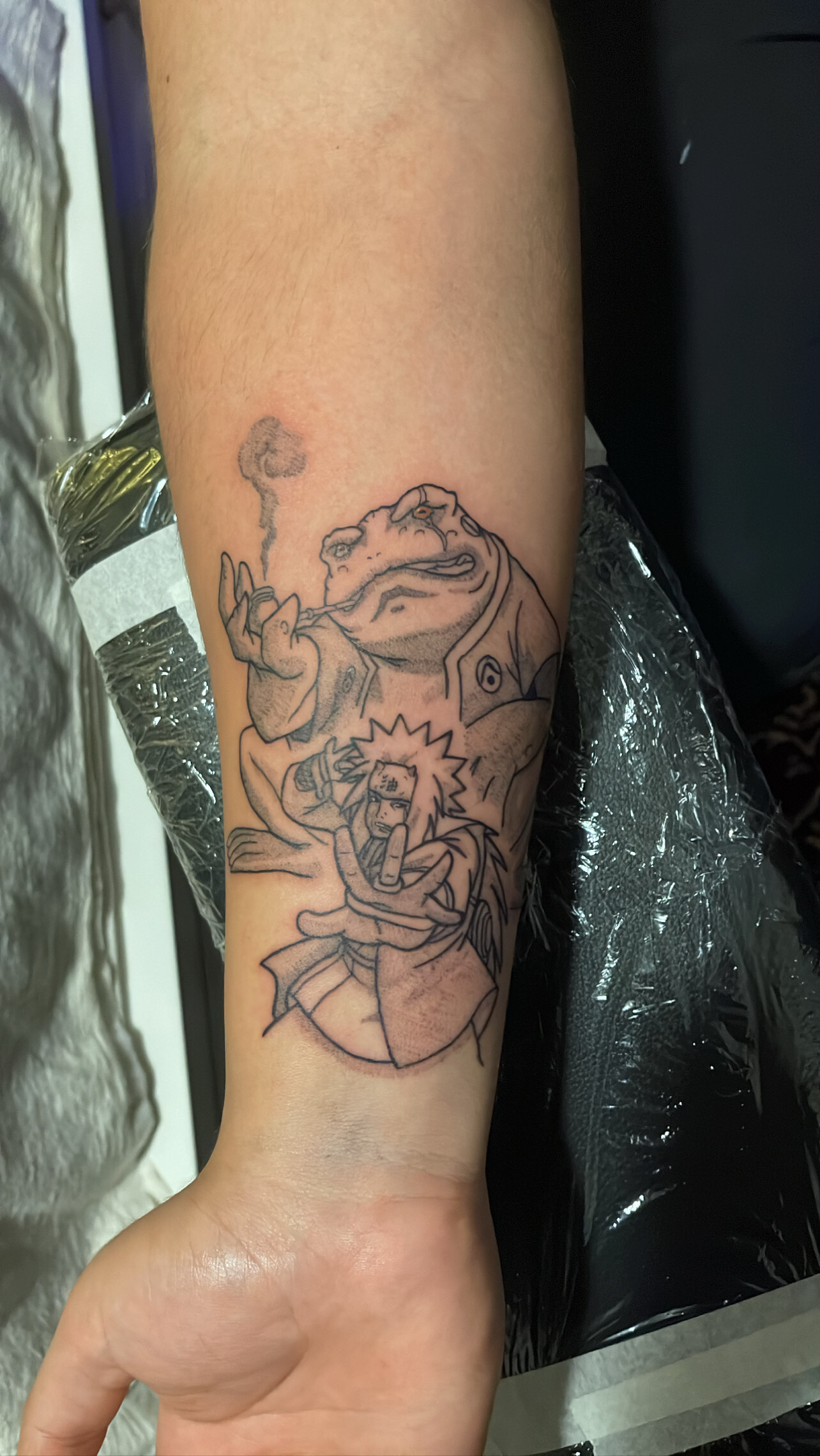 Art by Kwick Rodrigues on Tumblr: One more sitting, Gamabunta is done! I'm  so excited to finish this ASAP! #Gamabunta #Kyuubi #Naruto #Tattoo (em  Litoral Tattoo)