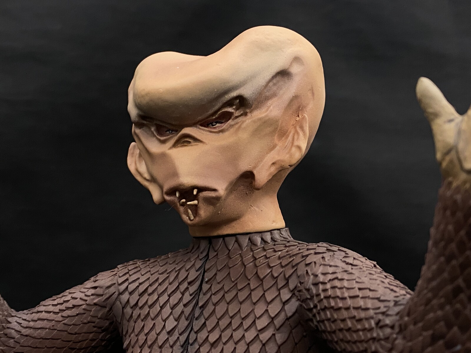 ウルトラセブン第１９話登場 宇宙帝王 バド星人 完成品
Bado Seijin Art Statue 
https://www.solidart.club/