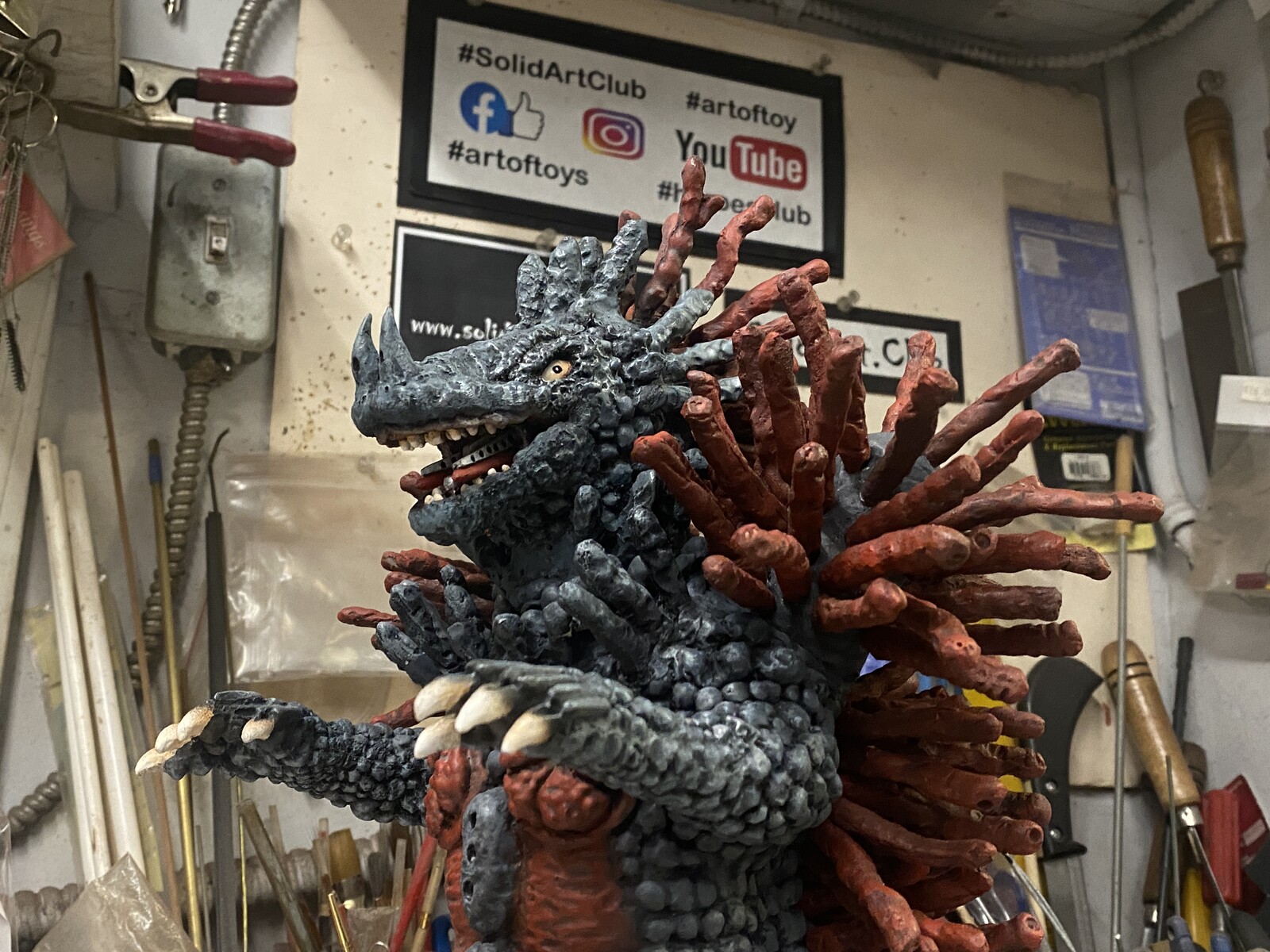 "Missile Super Beast Verokron" Art Statue 
ミサイル超獣ベロクロン 完成品
https://www.solidart.club/ 