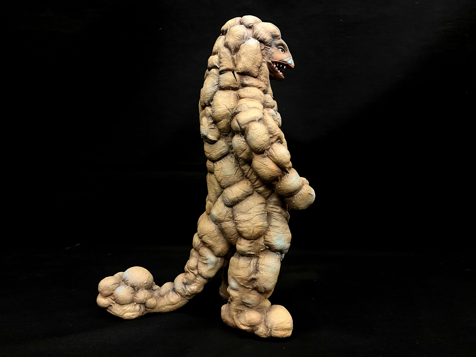 Ultra Kaiju Shugaron Art statue  (シュガロン音波怪獣) 完成品
Portfolio &amp; Store: https://www.solidart.club/
This piece is hand-painted and finished, 
with its own unique quality and detail 
that is the trademark of a handcrafted 
Art Of Toys custom product.