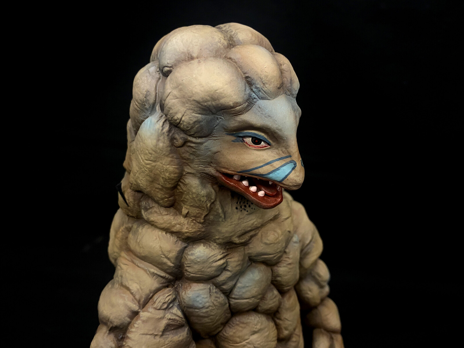 Ultra Kaiju Shugaron Art statue  (シュガロン音波怪獣) 完成品
Portfolio &amp; Store: https://www.solidart.club/
This piece is hand-painted and finished, 
with its own unique quality and detail 
that is the trademark of a handcrafted 
Art Of Toys custom product.