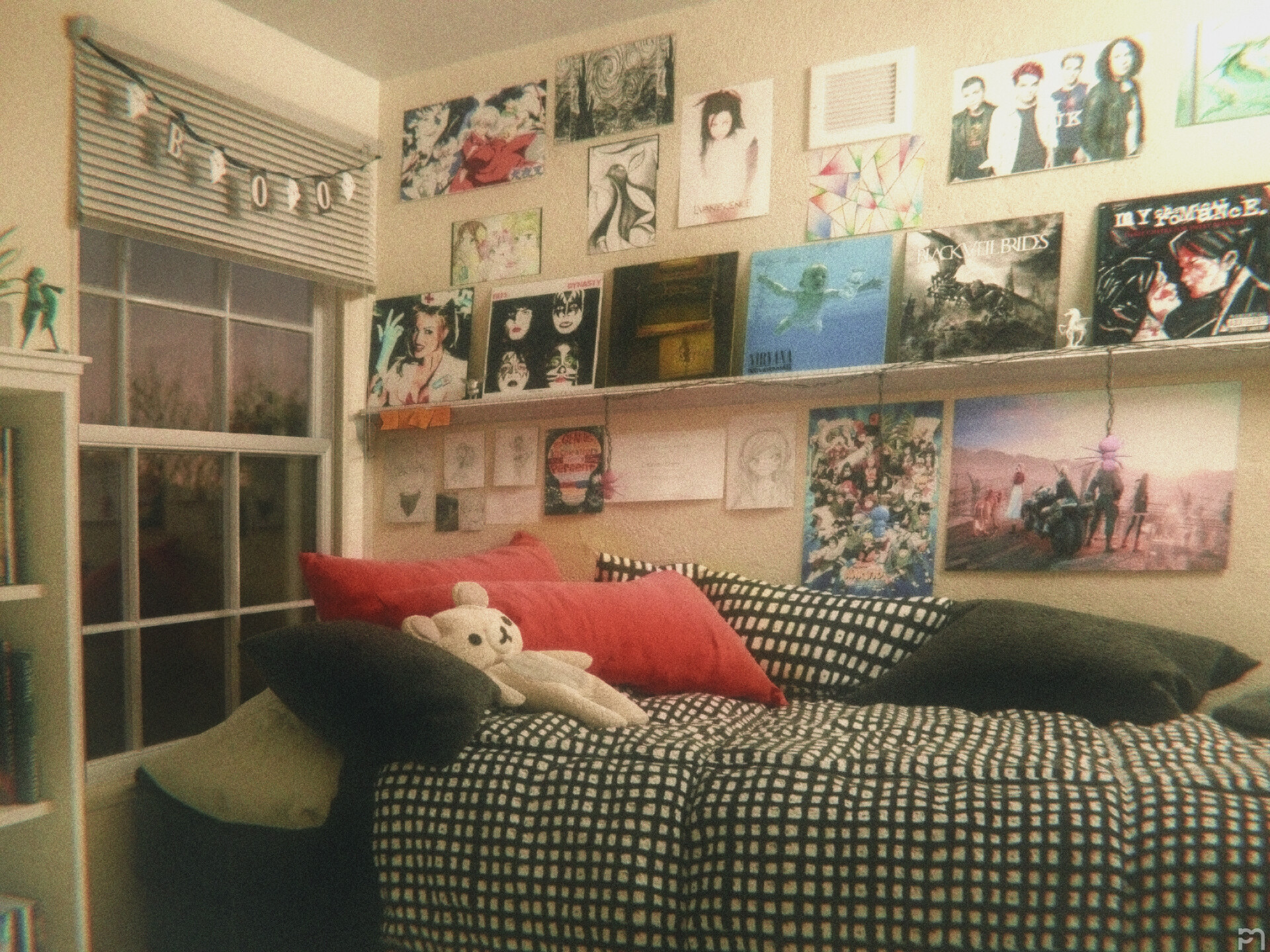 room decor Grunge posts - bedroom design idea