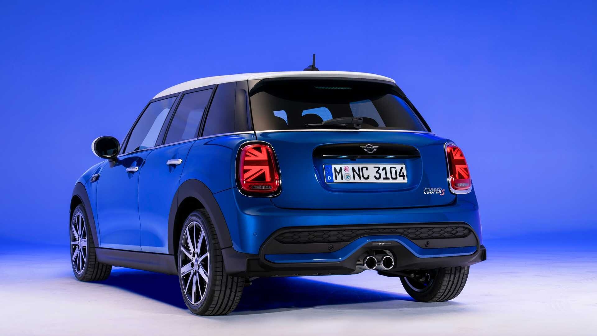 Голубой мини Купер JCW 2021