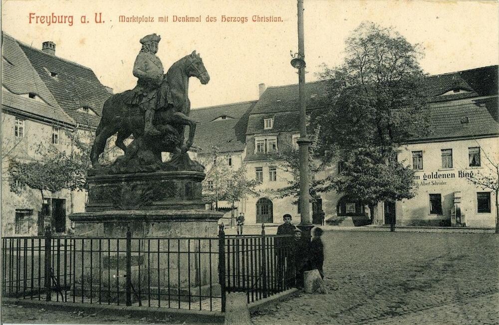 Old photograph of the equestrian monument before destruction.