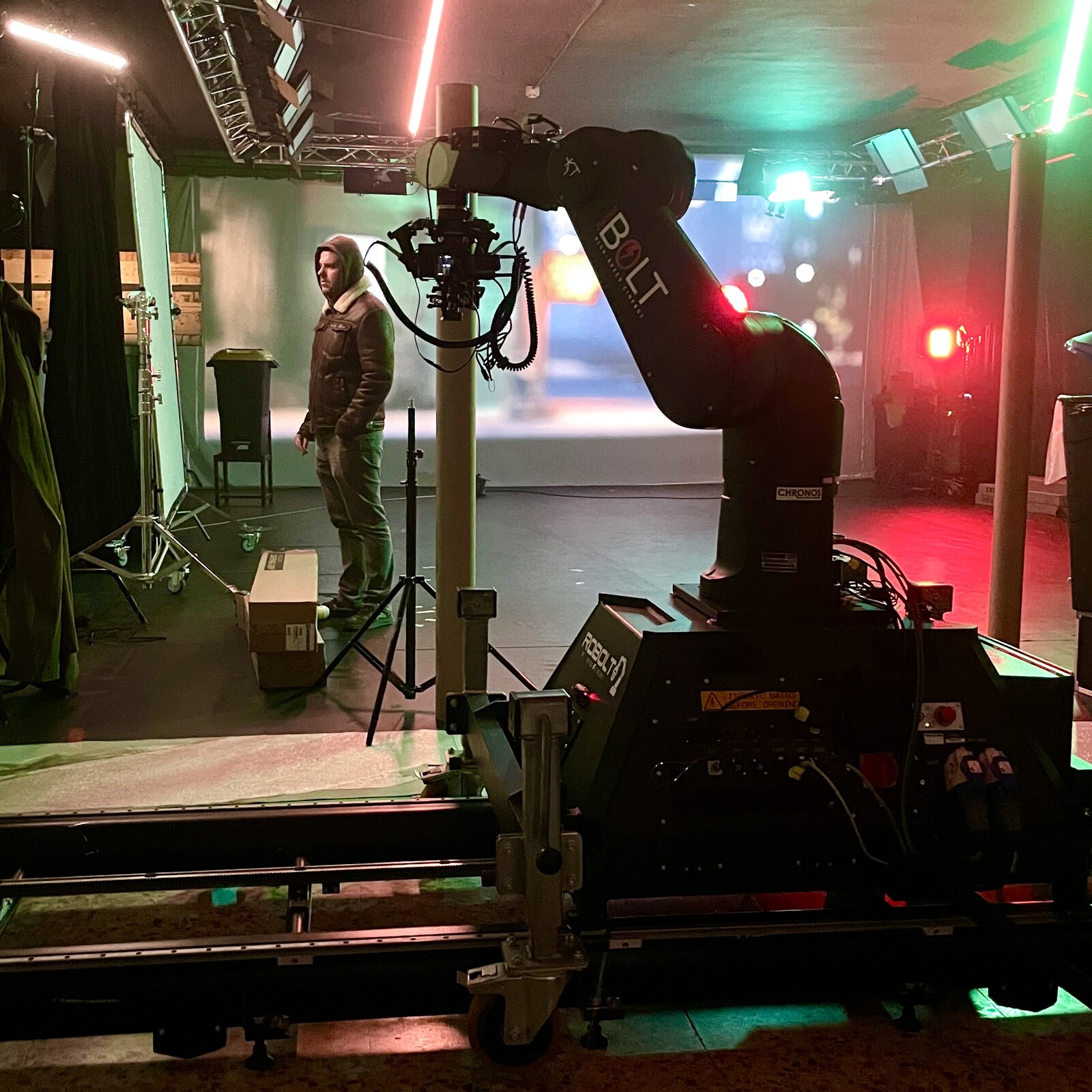 Virtual Production Shot
Real Time on-set
Unreal Engine 5
Recorded with the Bolt Jr. Motion Control robot from Robolt
3D Technical Artist: Roberto Julio Alamo Rolls3D
Photography by Jose Carlos Villarino