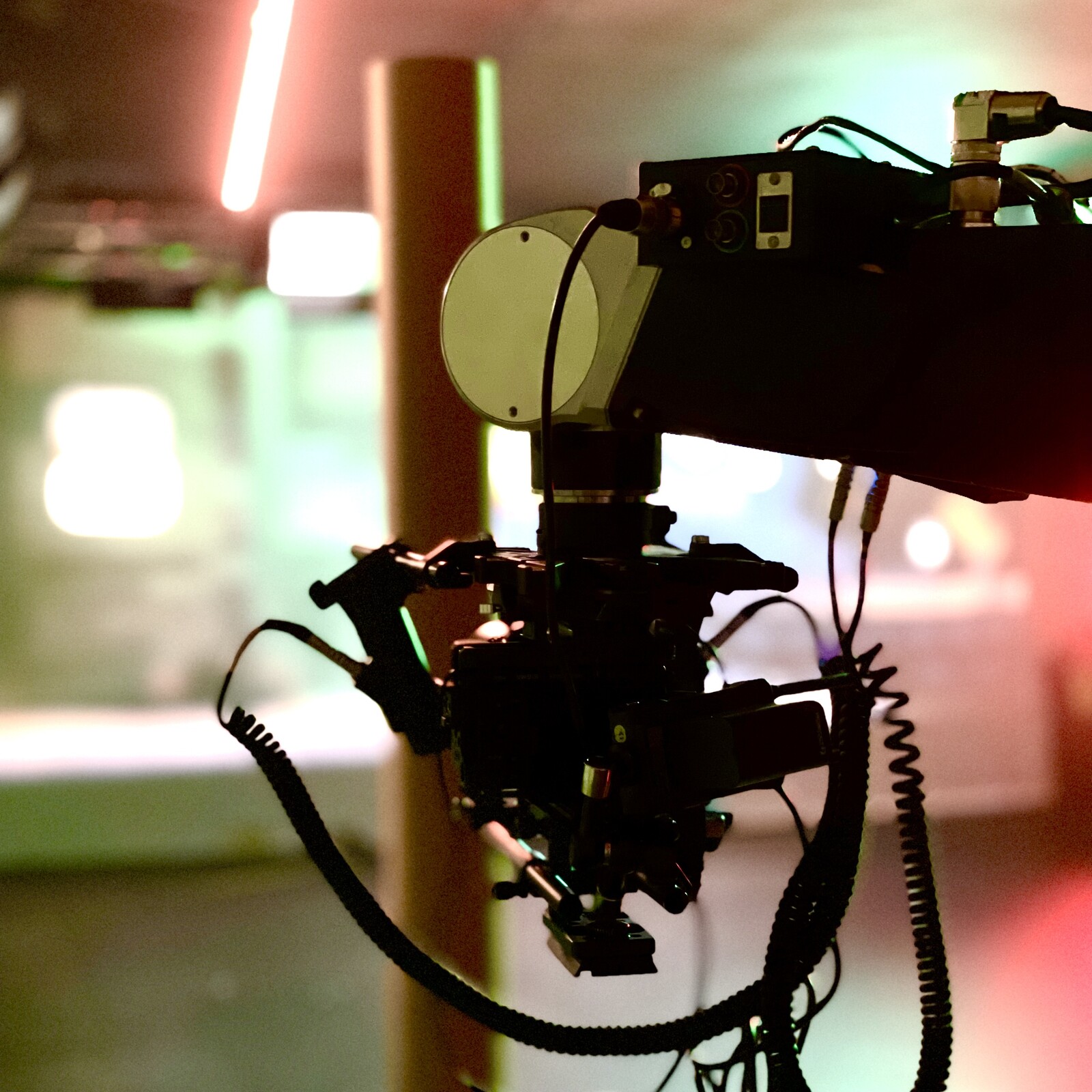 Virtual Production Shot
Real Time on-set
Unreal Engine 5
Recorded with the Bolt Jr. Motion Control robot from Robolt
3D Technical Artist: Roberto Julio Alamo Rolls3D
Photography by Jose Carlos Villarino