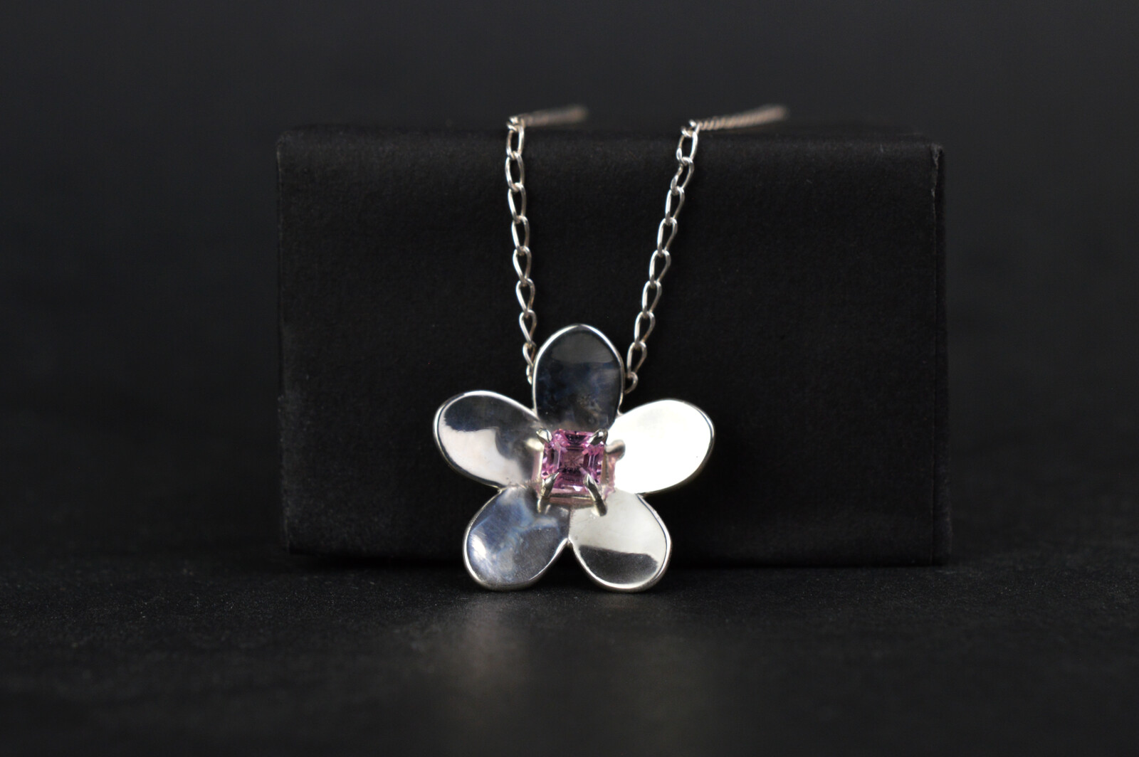 Product photograph taken with a macro lens and Nikon DSLR.