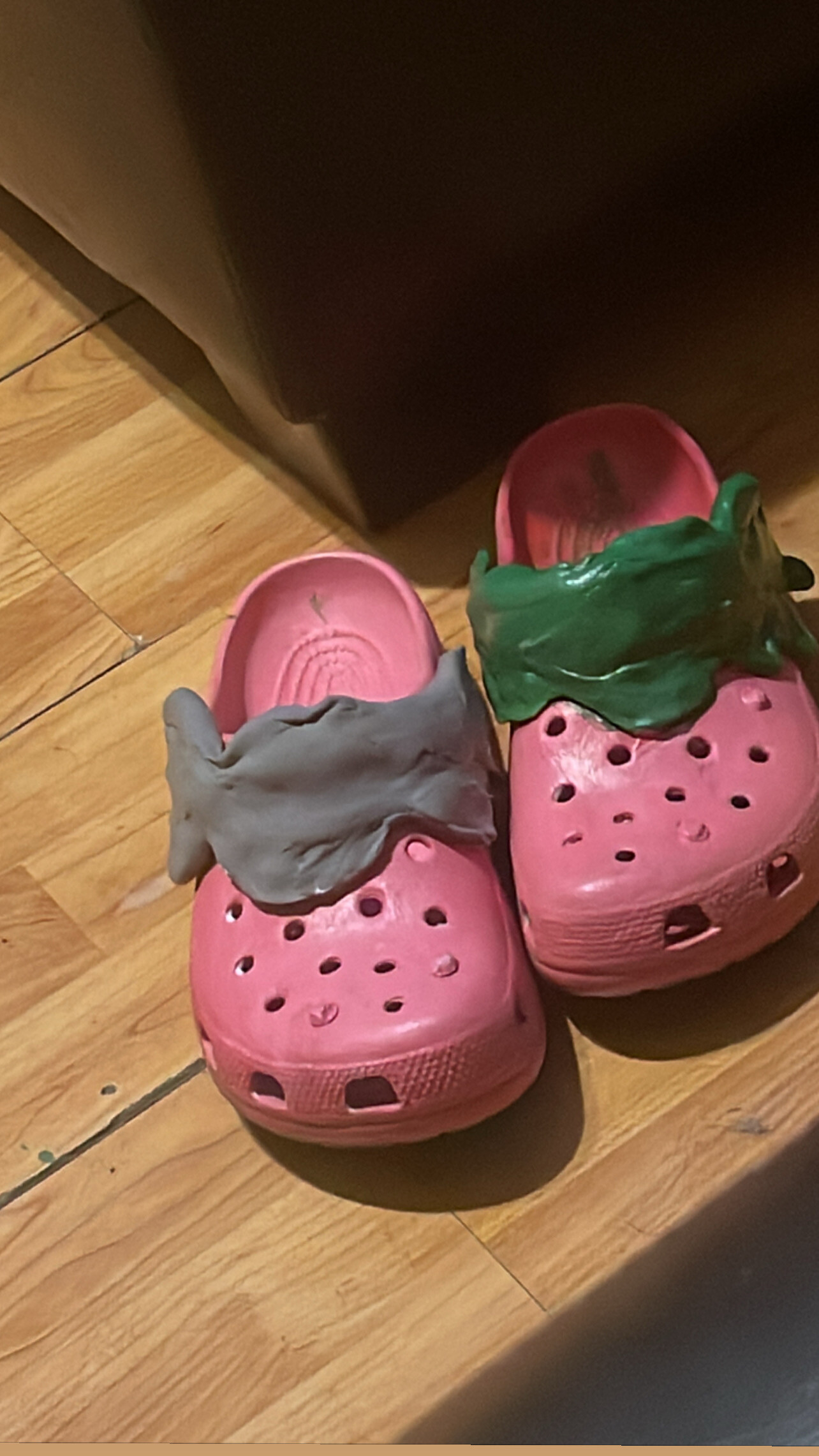 Strawberry crocs canada 2025