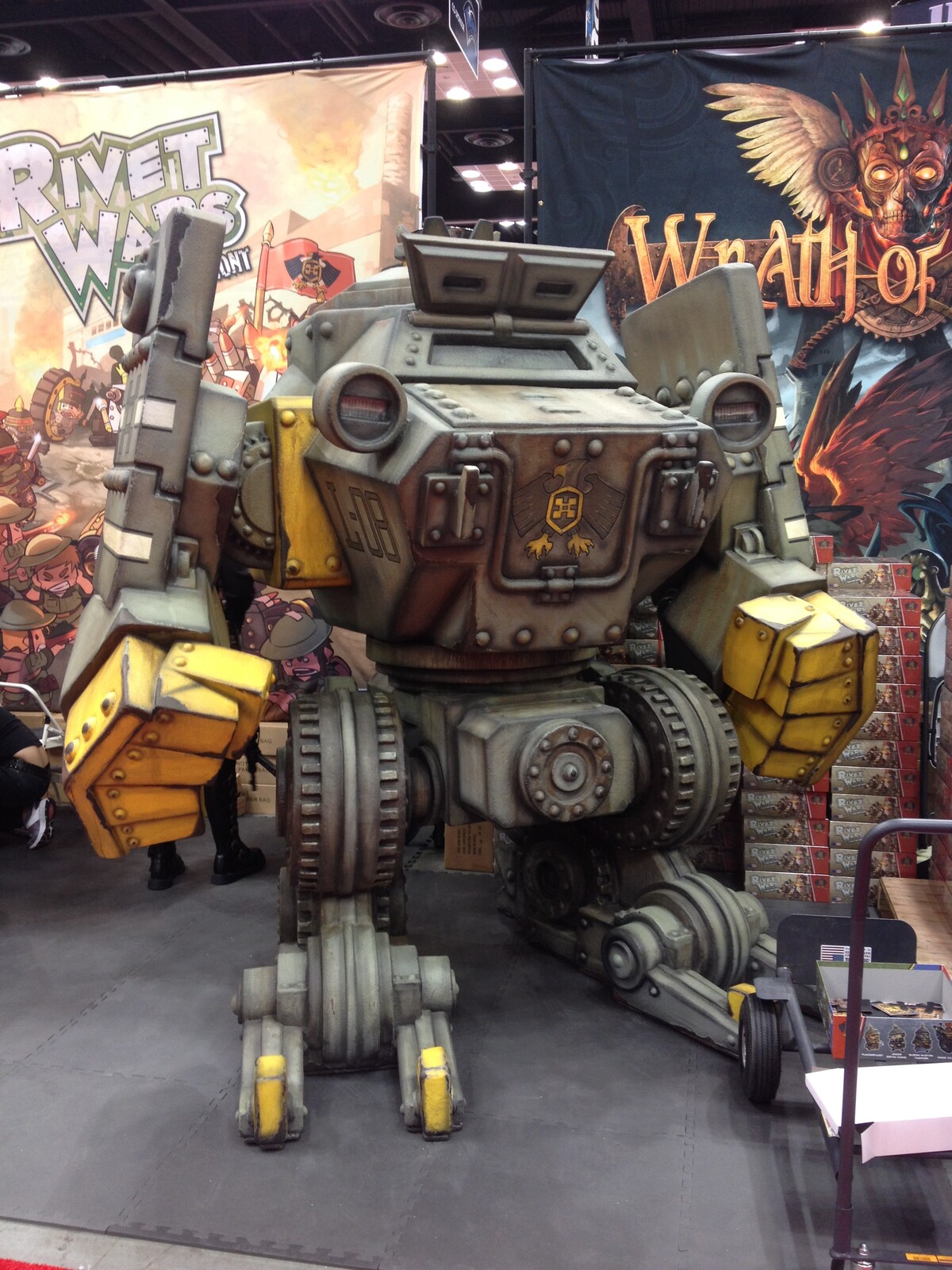 The amazing 8 foot tall Landkrieger that Cmon made for the Gencon convention.