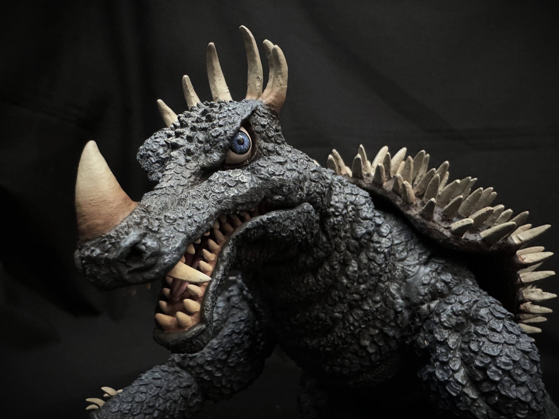 ArtStation - Anguirus 1974 Art Statue (One-Off) 暴竜アンギラス 完成品