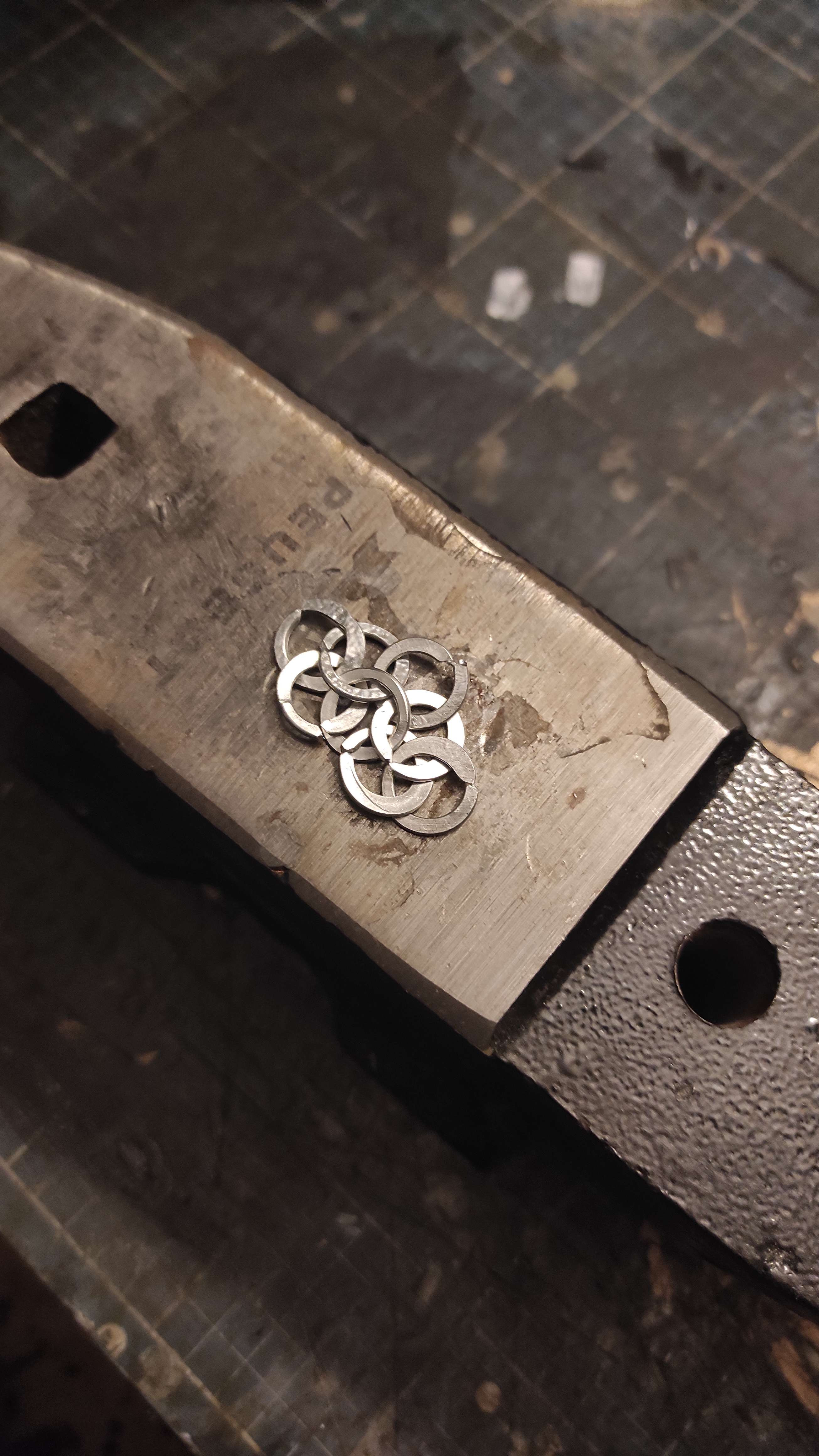 It all started with this. A problem to solve ; aluminium wire was too weak for chainmail on the Gondor Armor, I tried punching rings, result : more robust, better "handcraft" look, beautiful accidental reflections