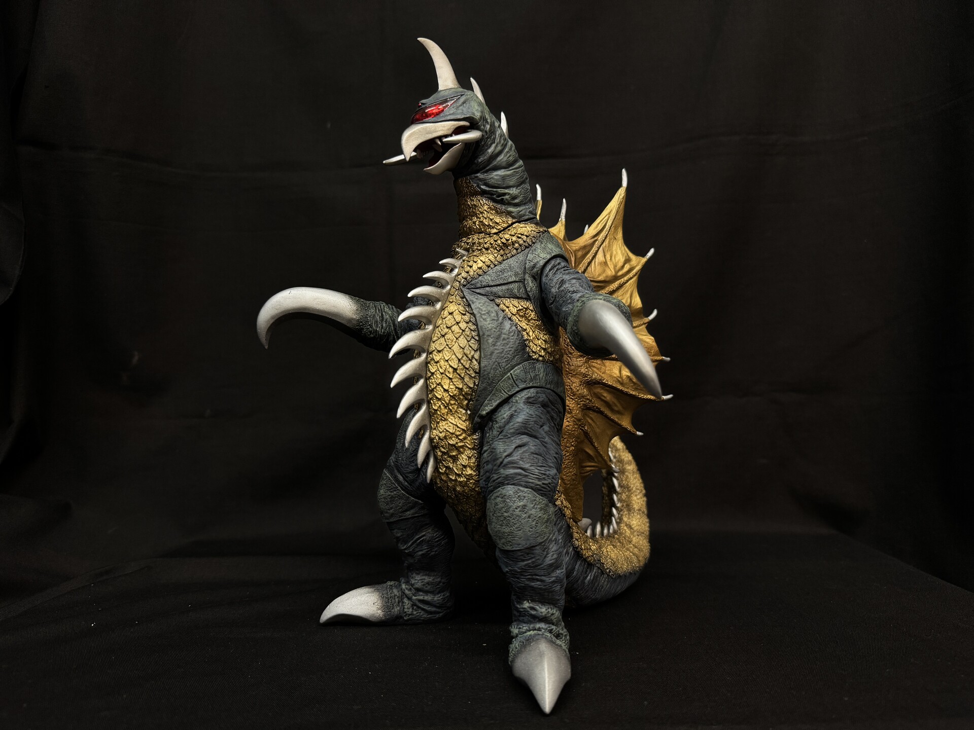 商品画像：GigaBraiN ガイガンフィギュア シルバーゴールド 約30cm フィギュア 1